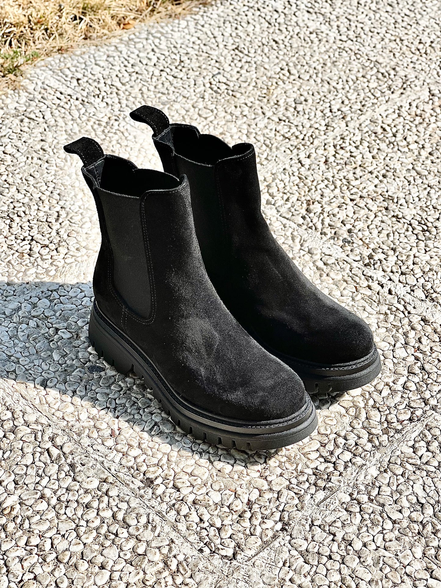 BLACK SUEDE KAREN