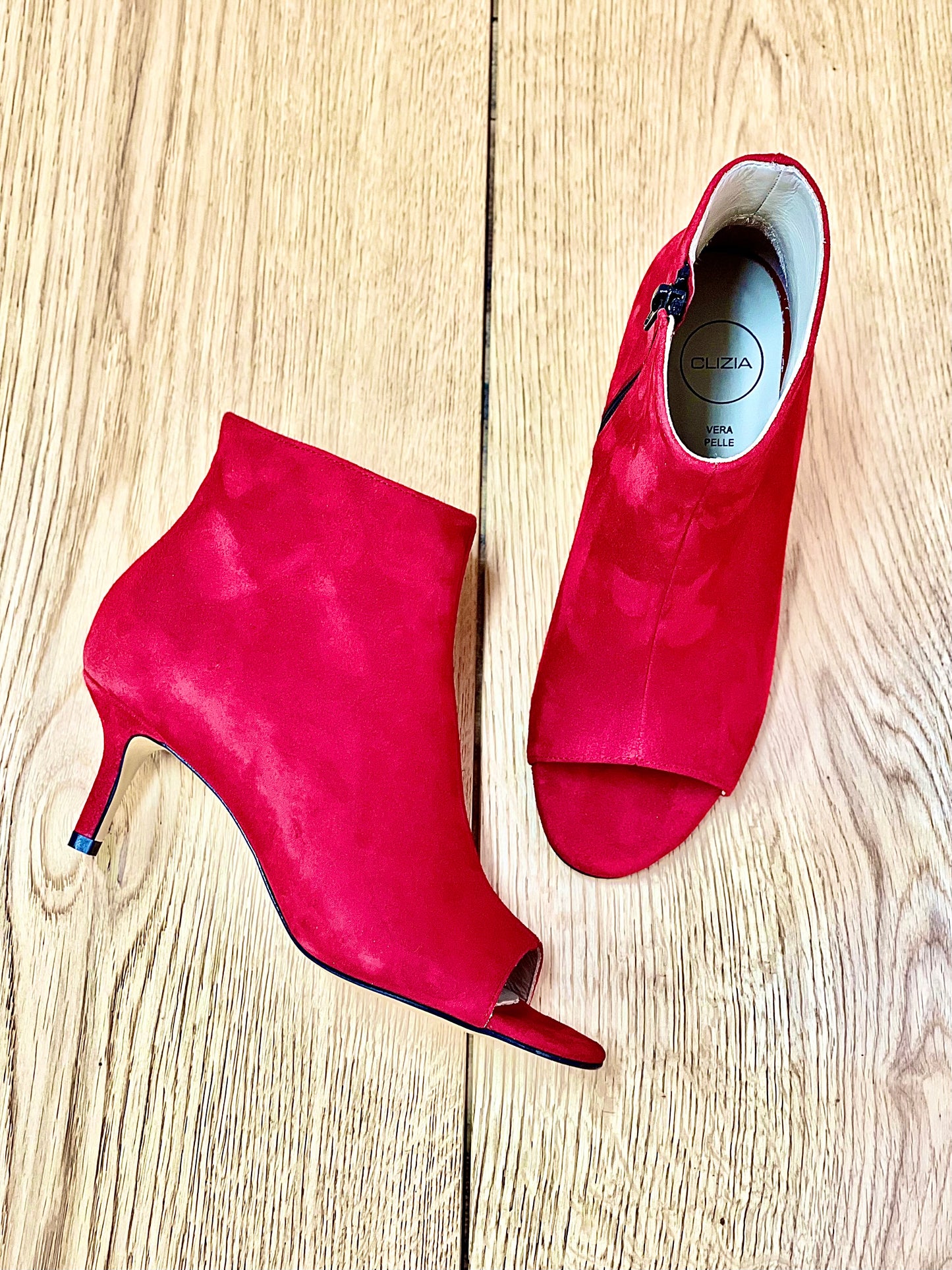 AFRICA RED SUEDE