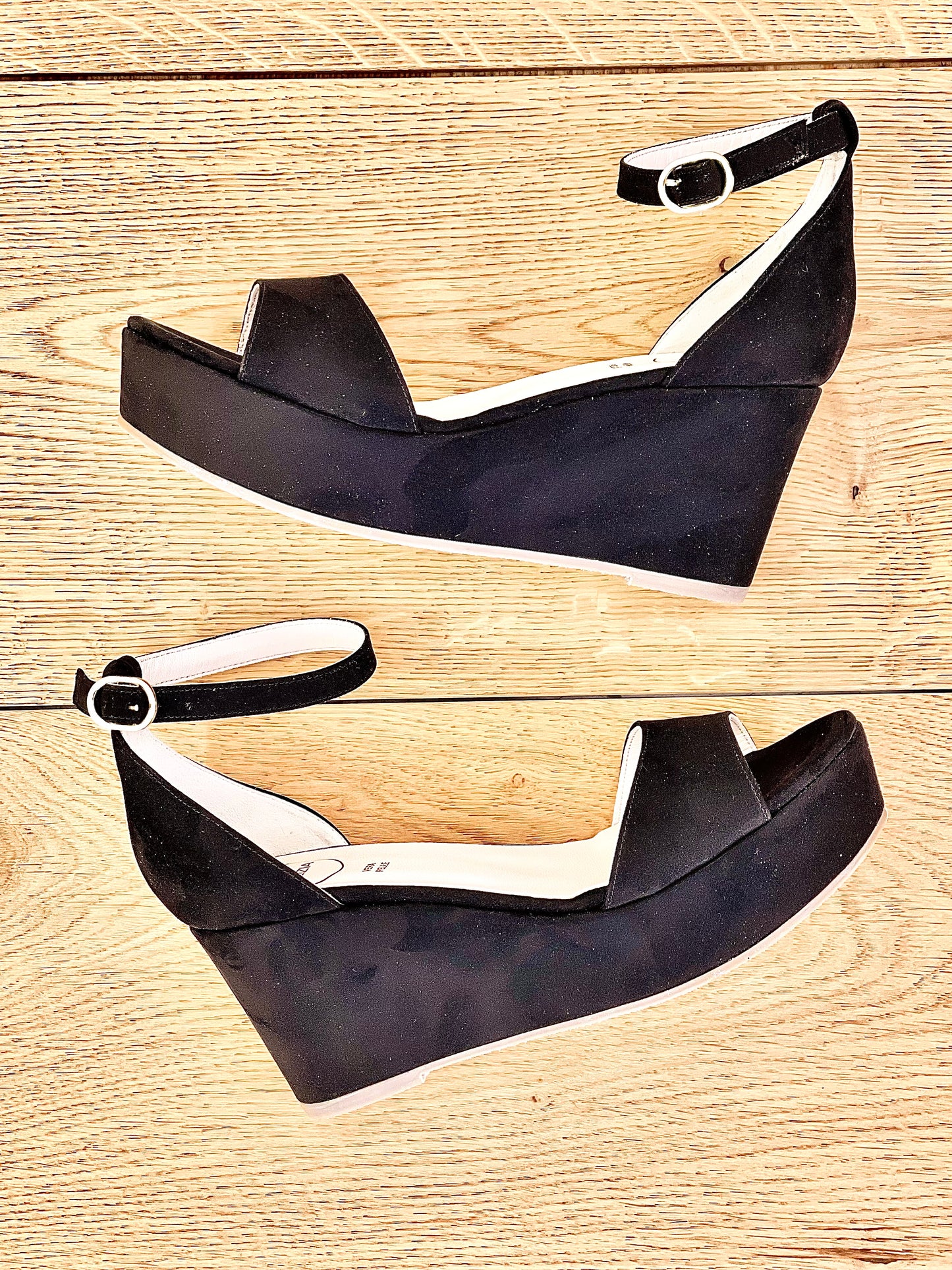 BLACK SUEDE PIER
