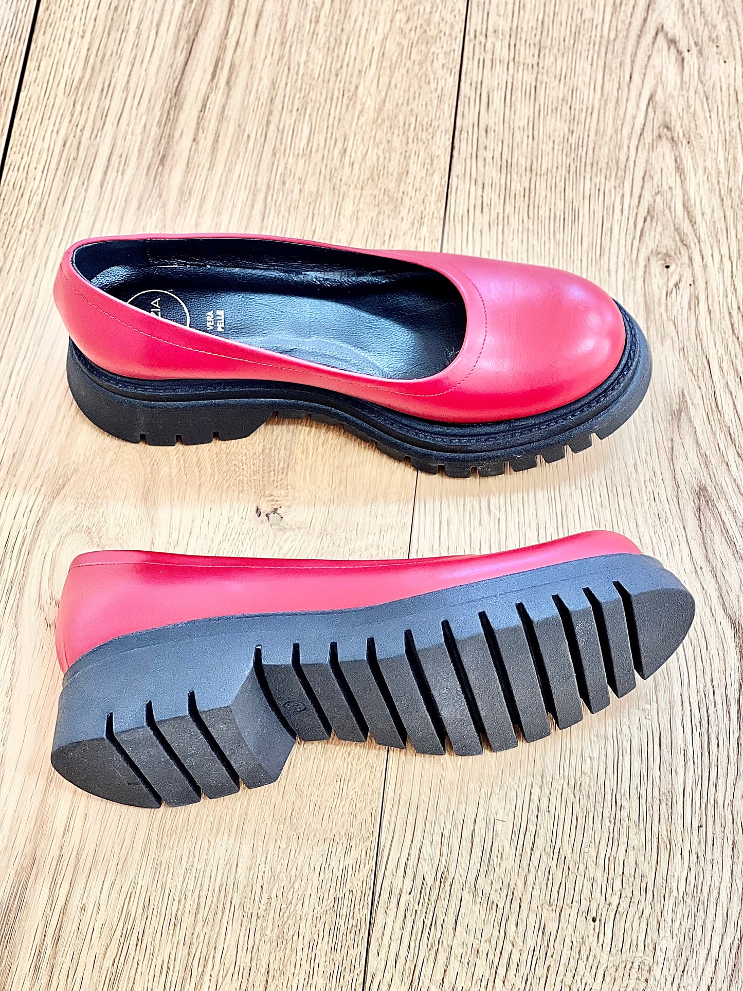 AMBER LEATHER RED