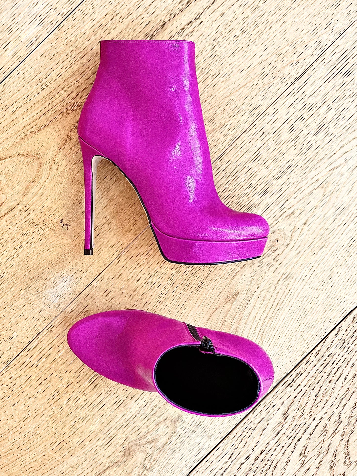 LOREN FUCHSIA LEATHER