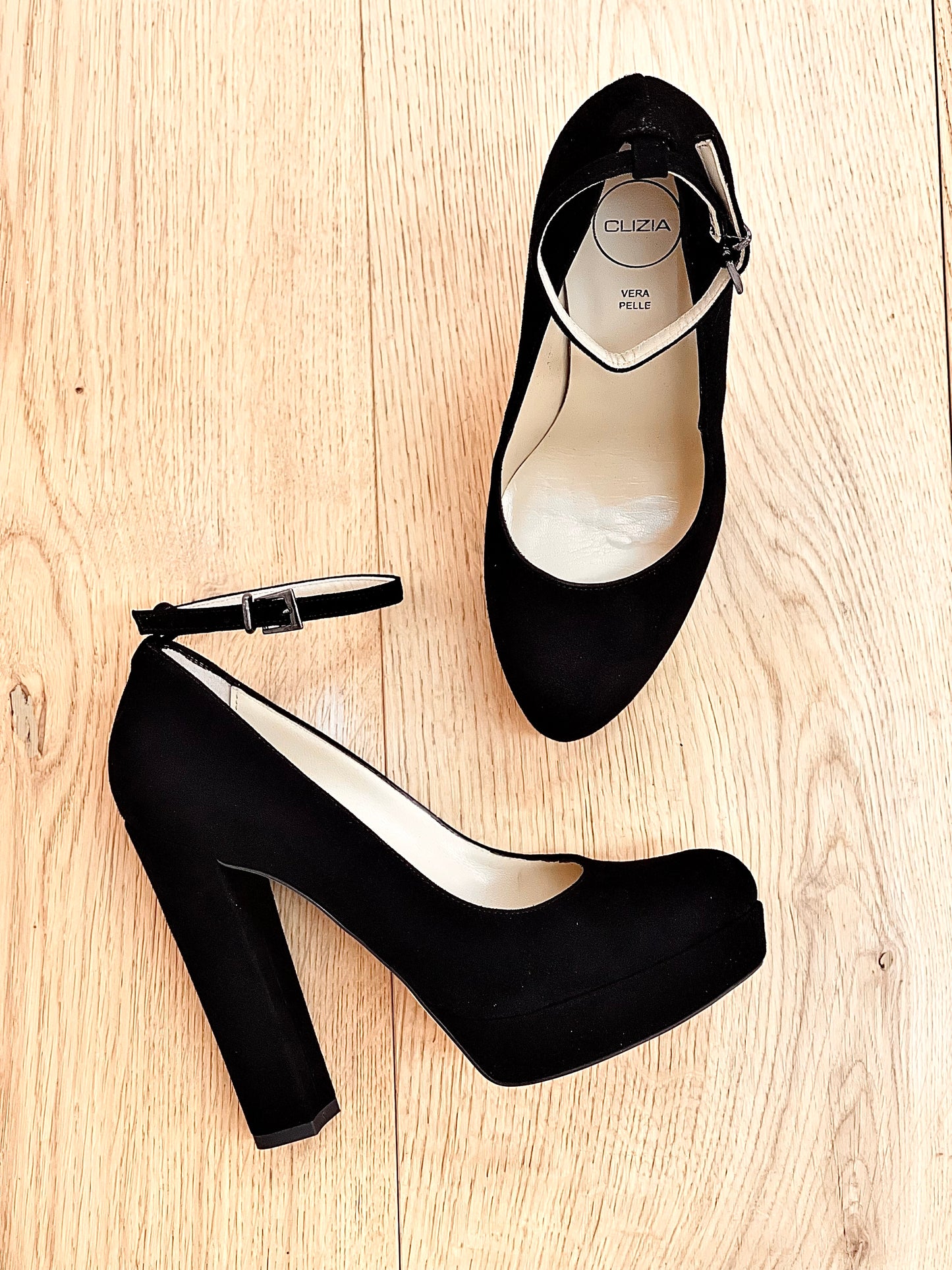 BLACK SUEDE DISK