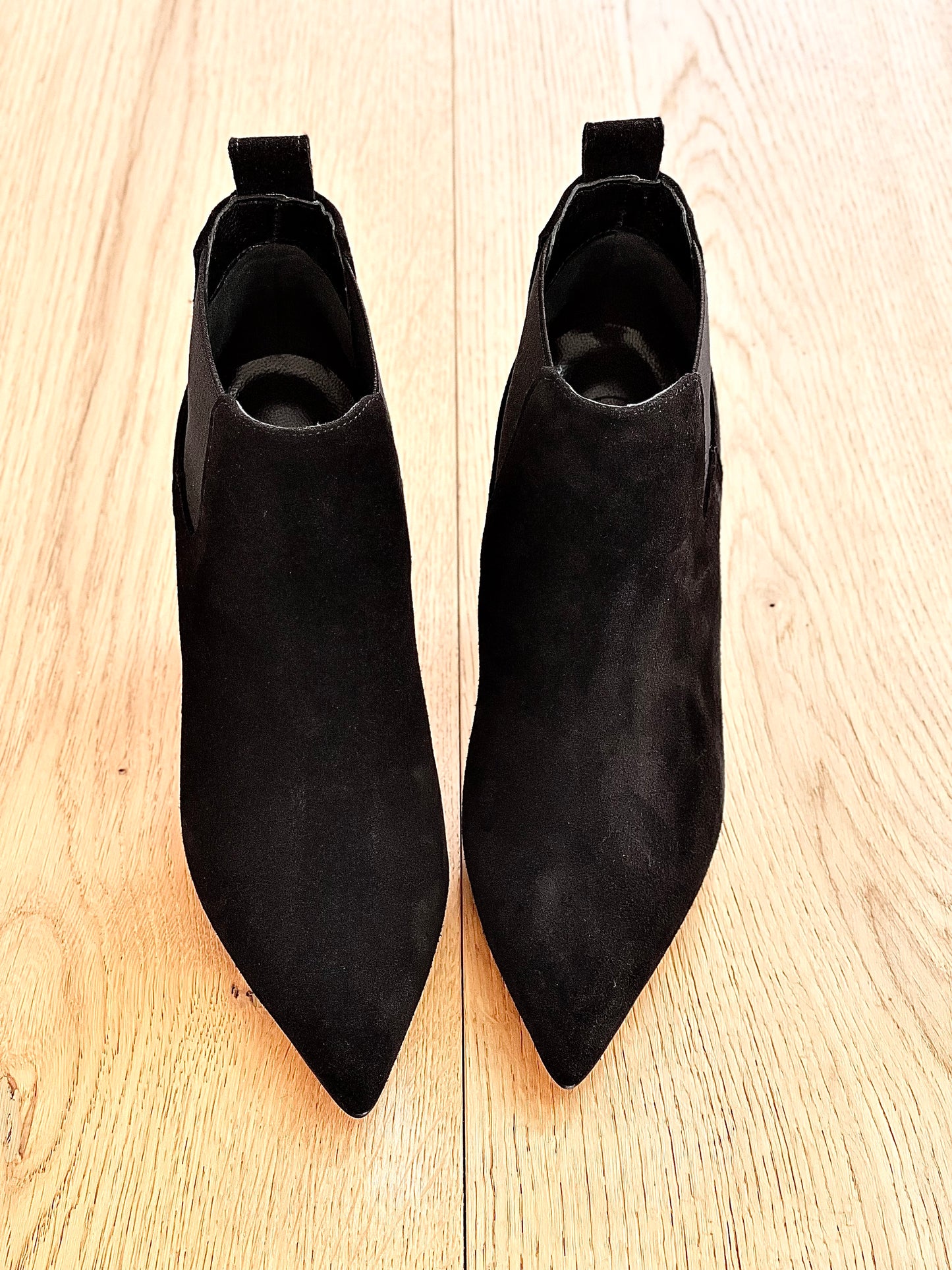 DEREK BLACK SUEDE