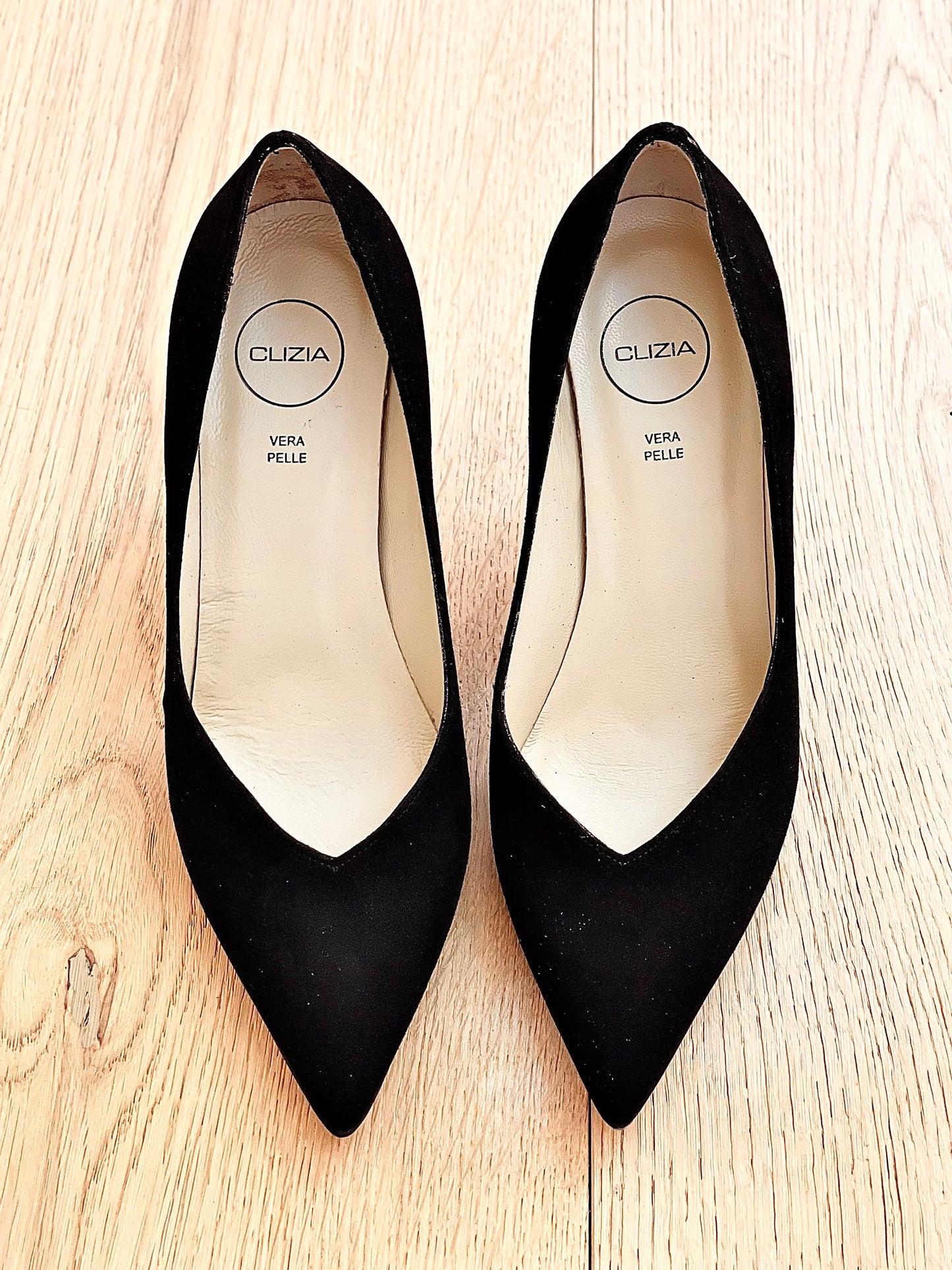 BLACK SUEDE AMALIA