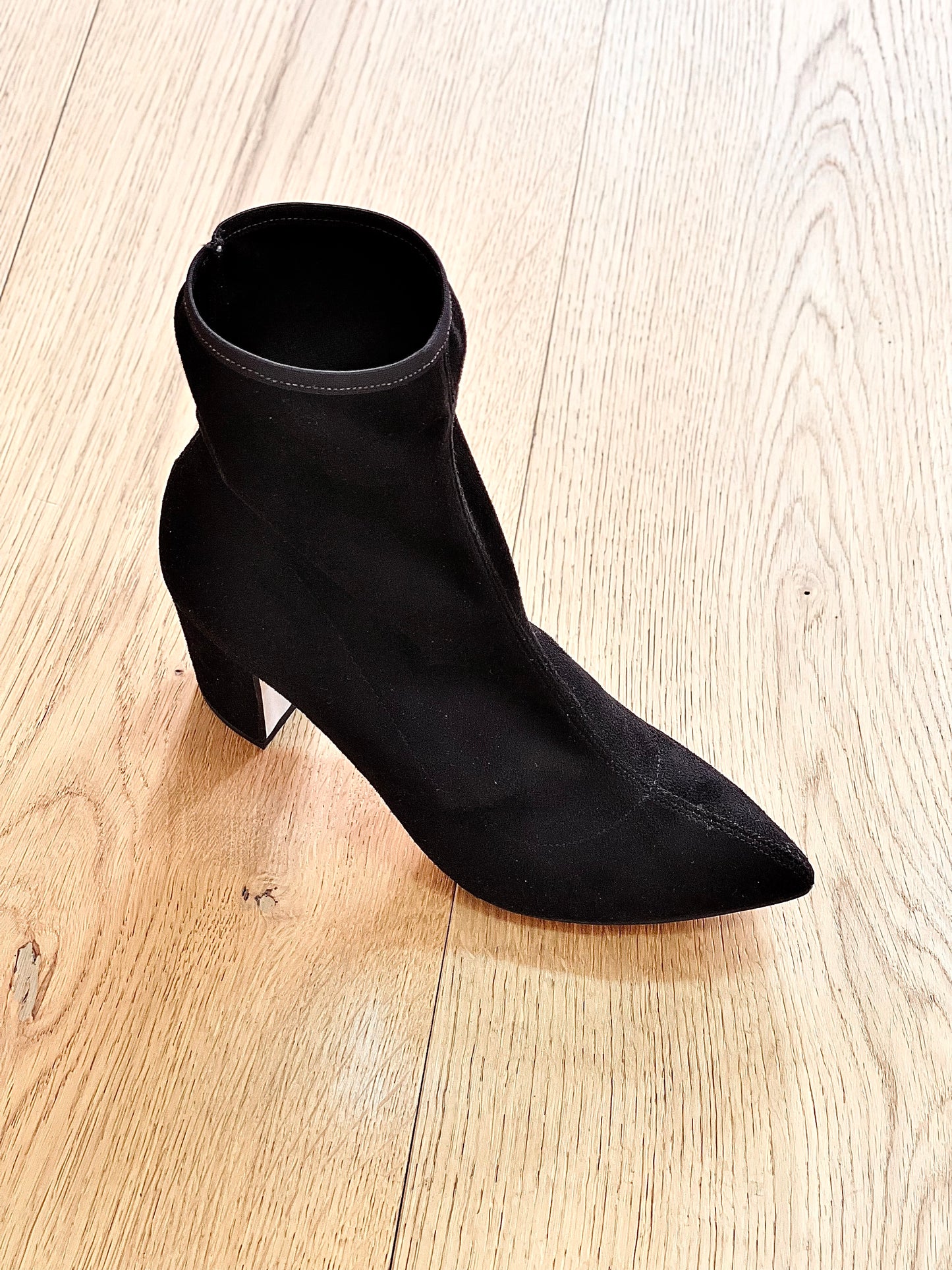BLACK SUEDE ROKU