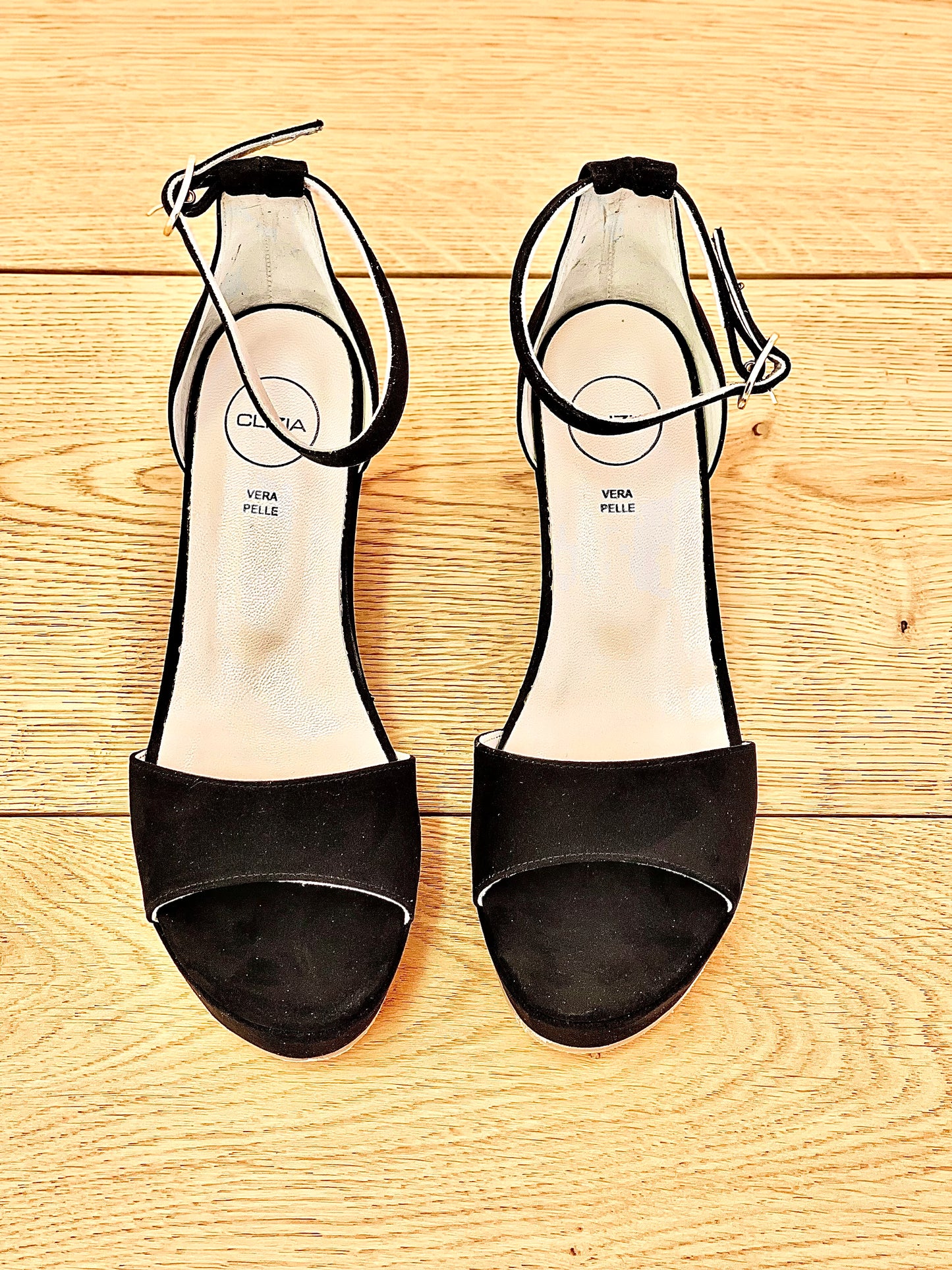 BLACK SUEDE PIER