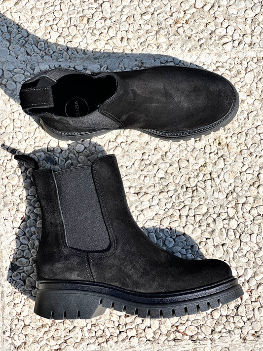 BLACK SUEDE KAREN