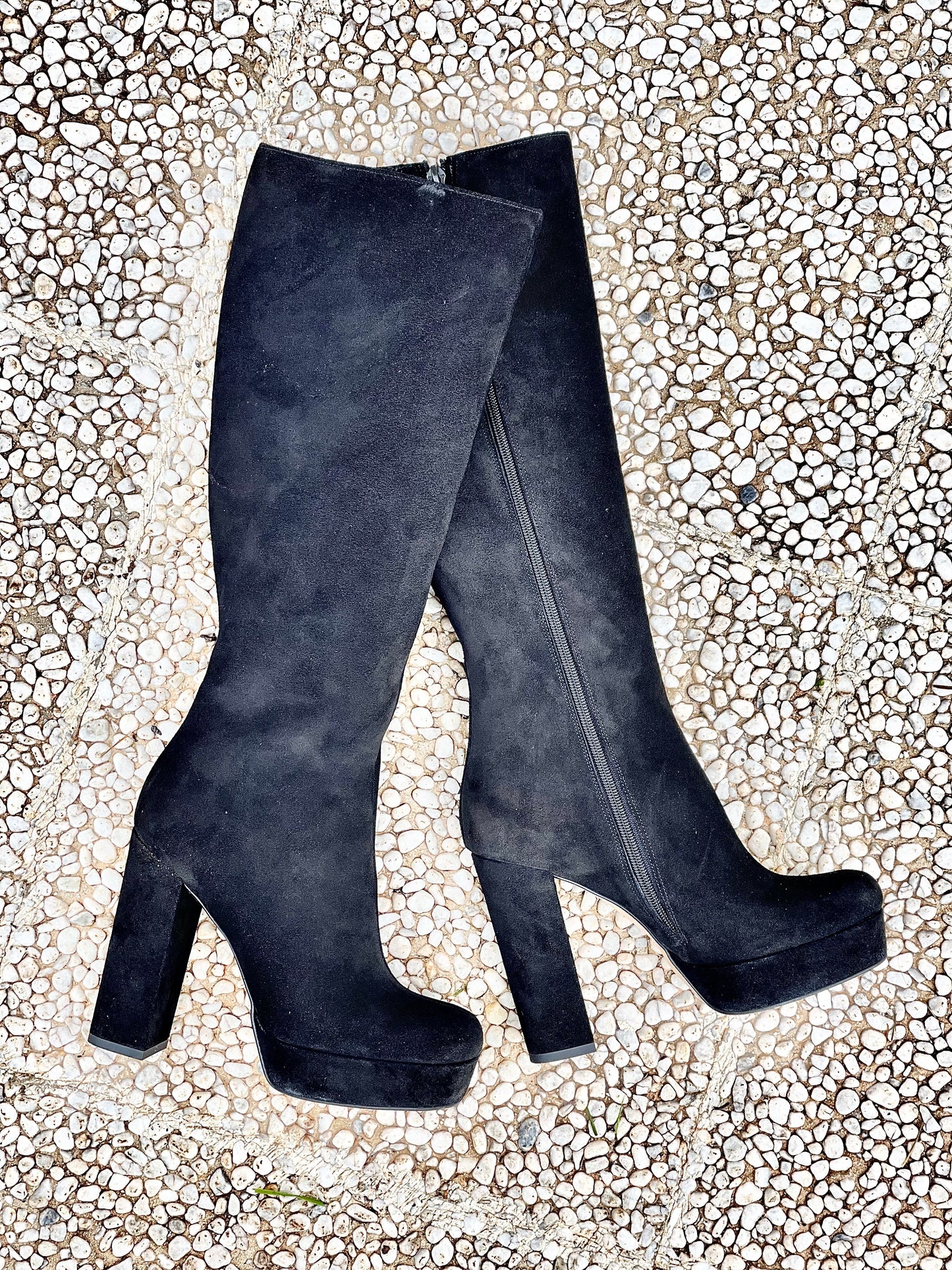 BLACK SUEDE TIBET