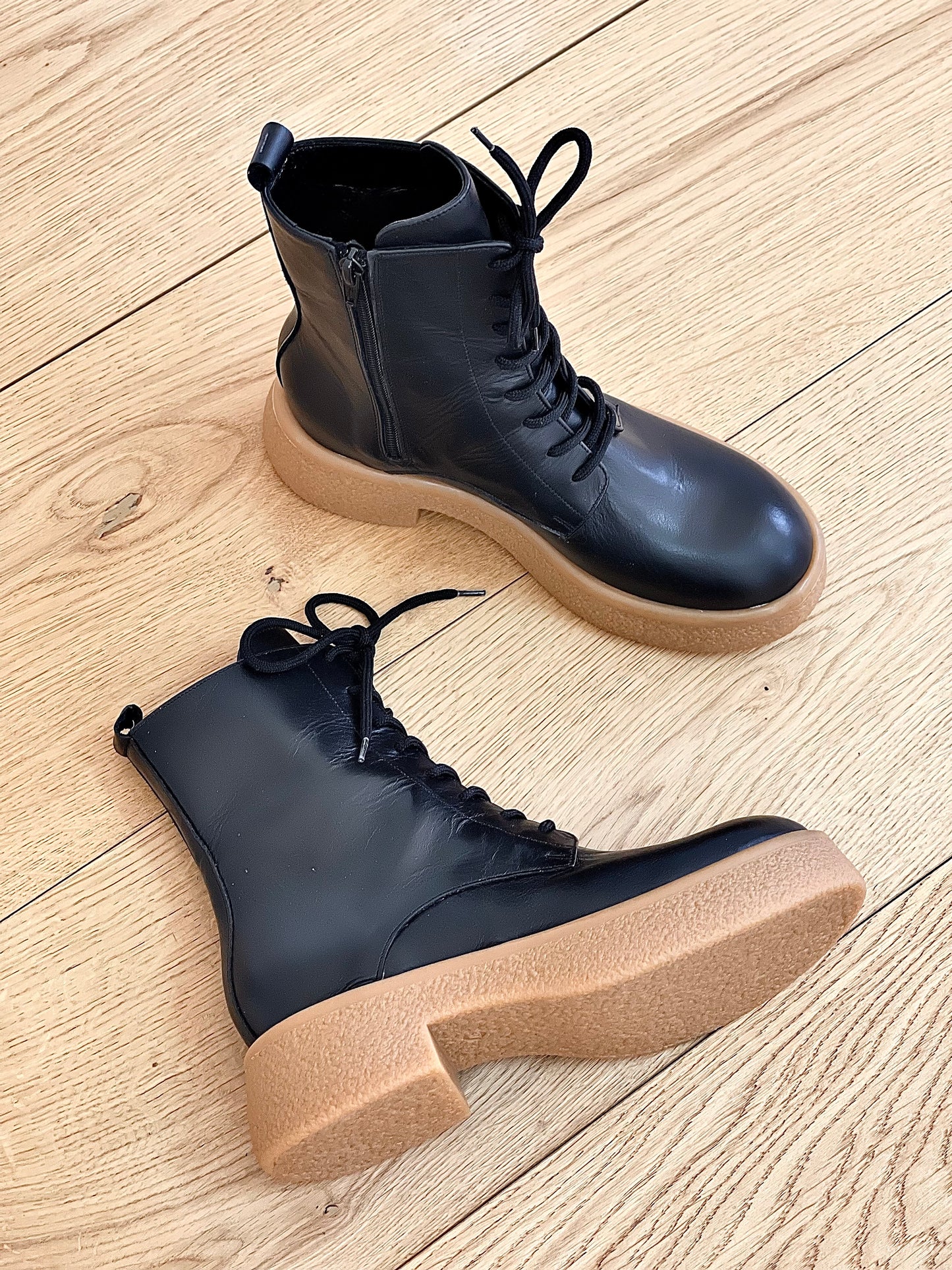 BIX BLACK LEATHER