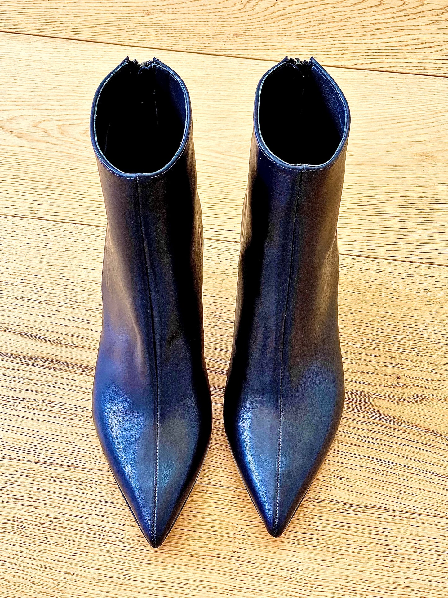 IRIS BLUE LEATHER