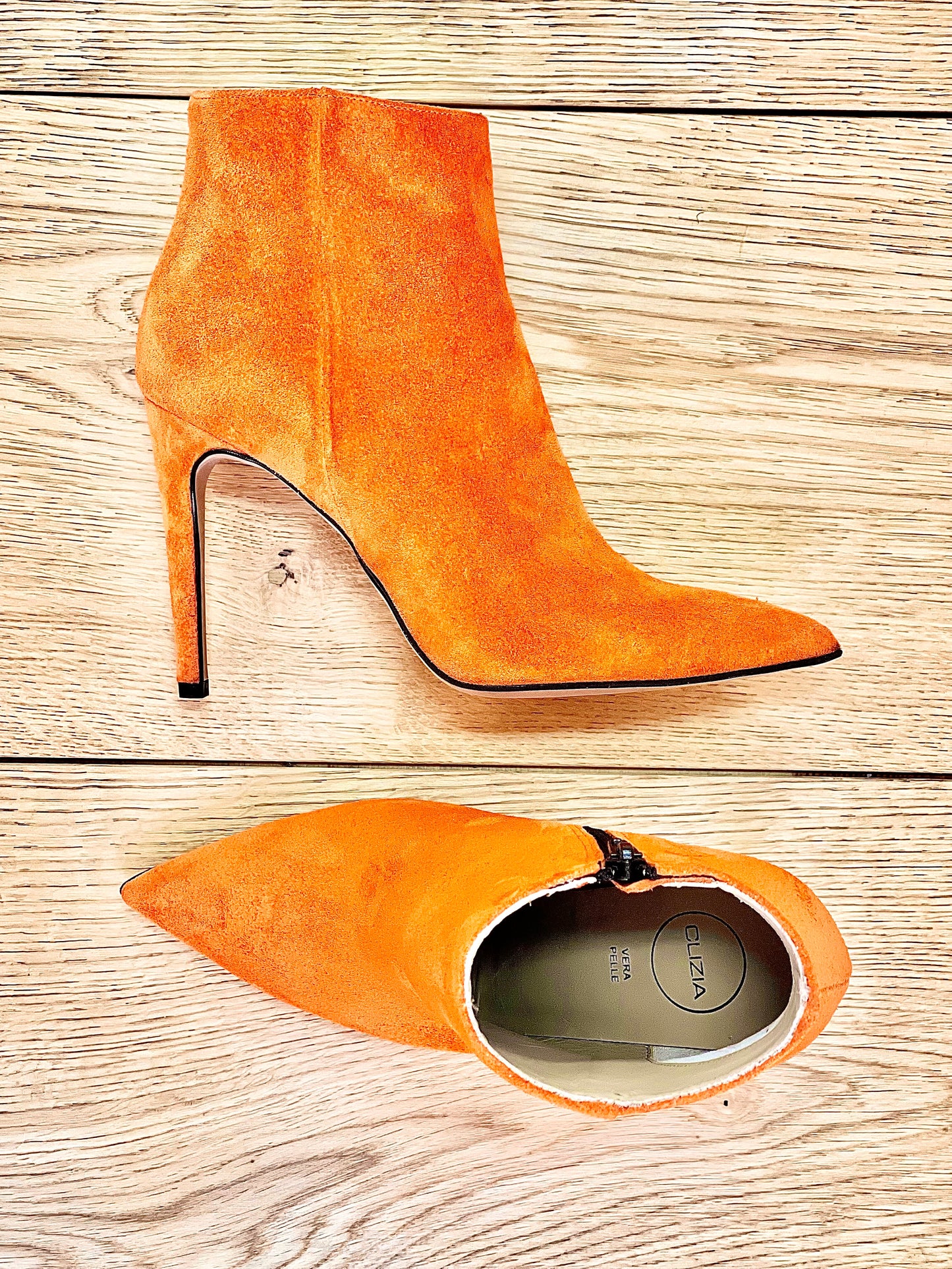 ORANGE SUEDE TITA