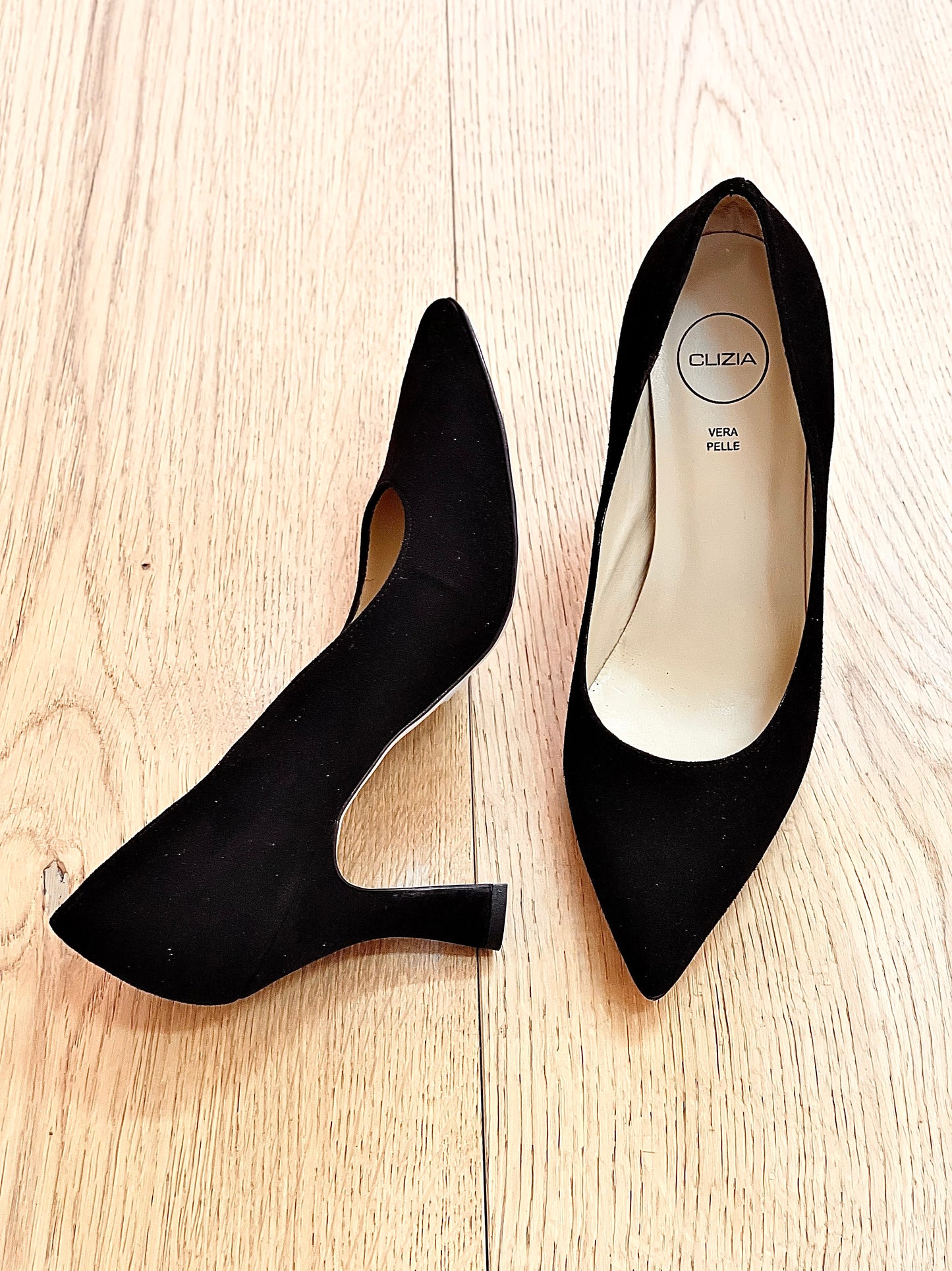 BLACK SUEDE JOAN