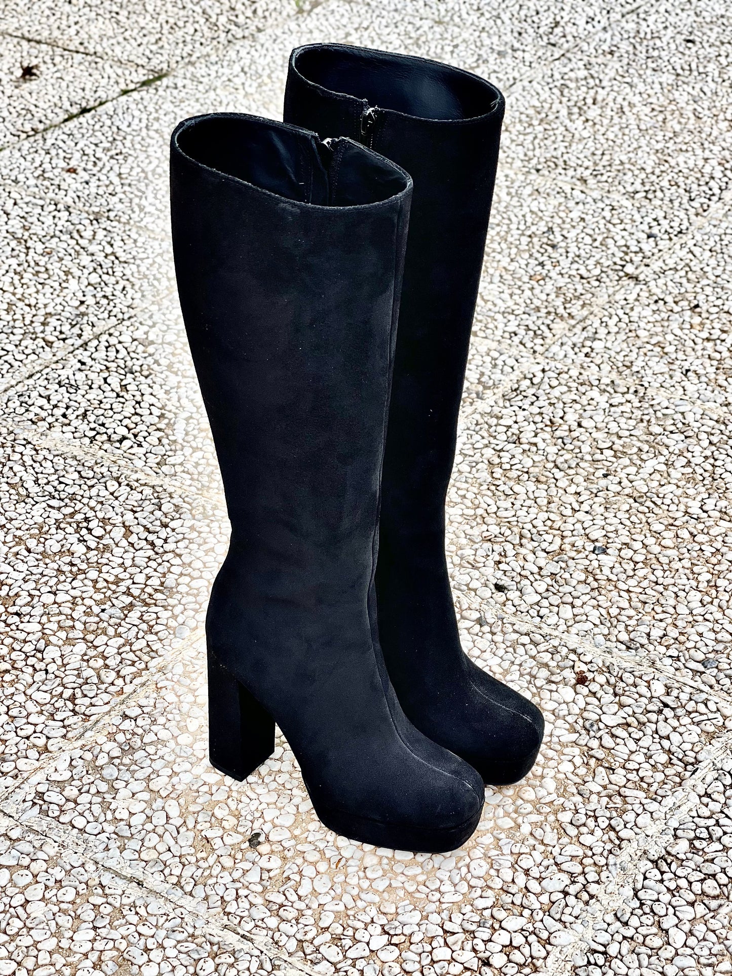 BLACK SUEDE TIBET