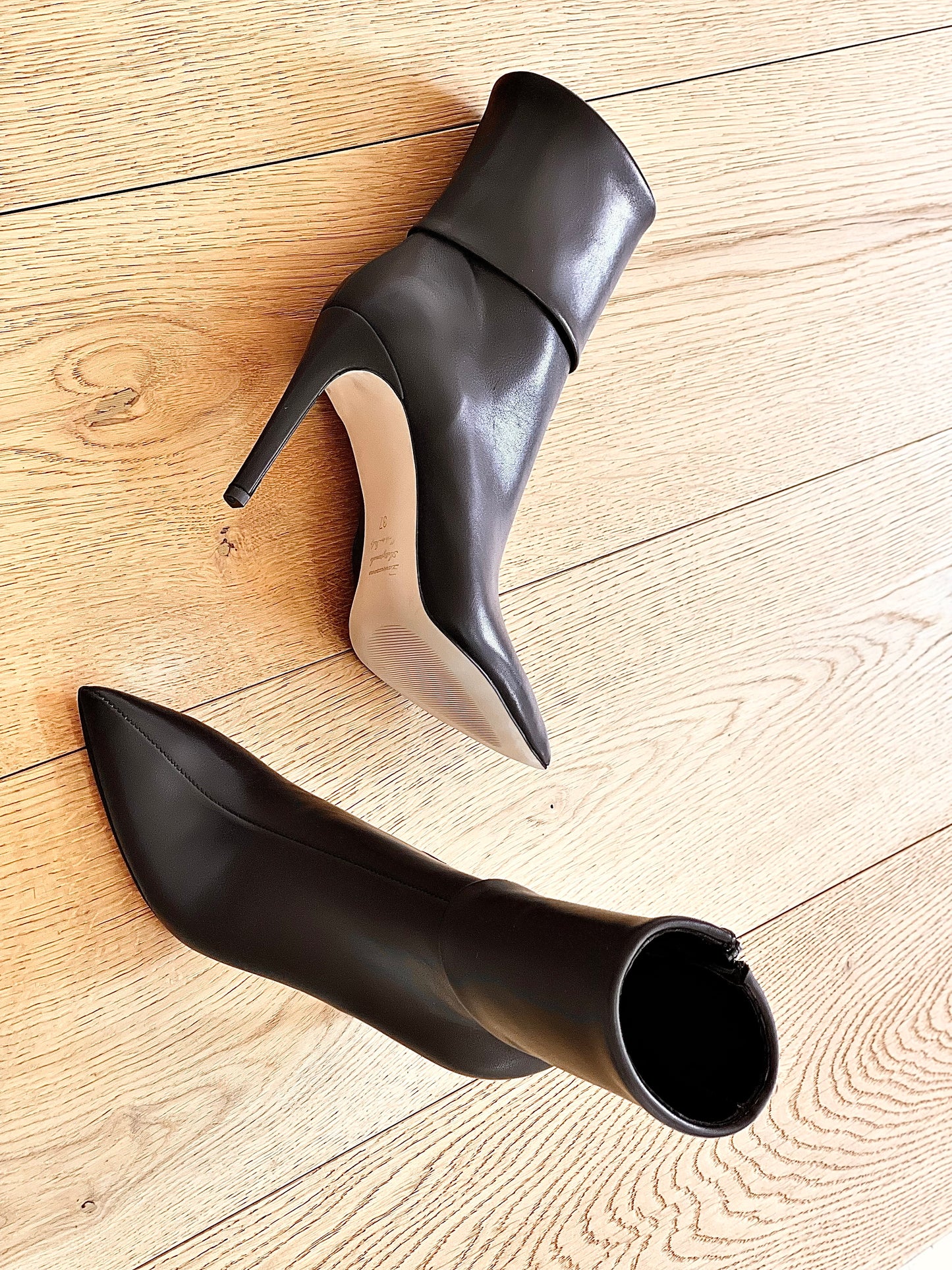 STOCKHOLM LEATHER BLACK