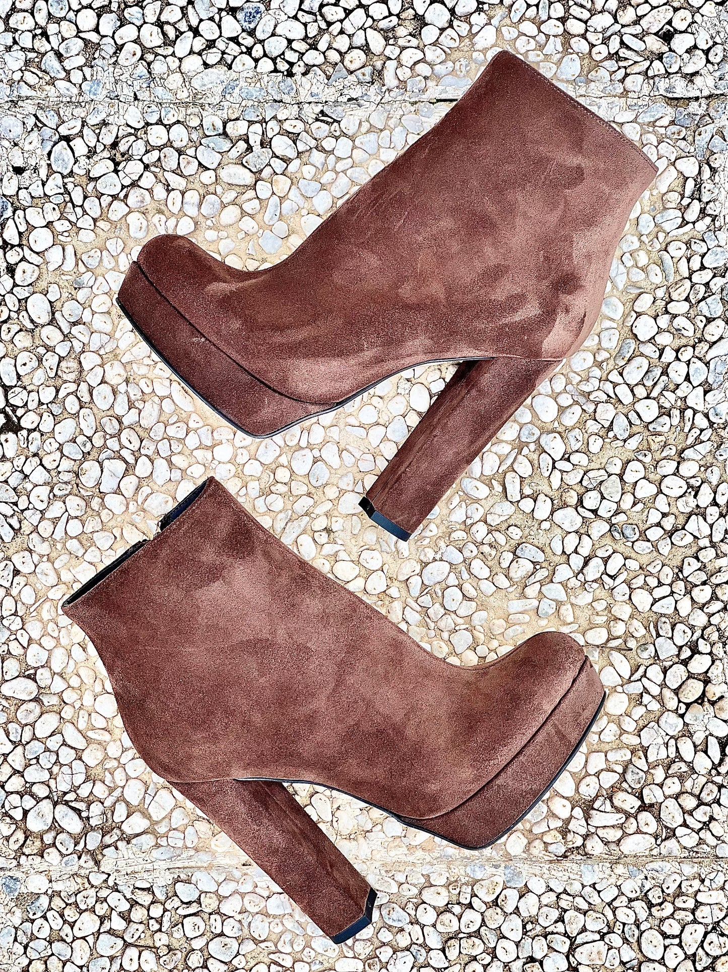 BROWN SUEDE BOB