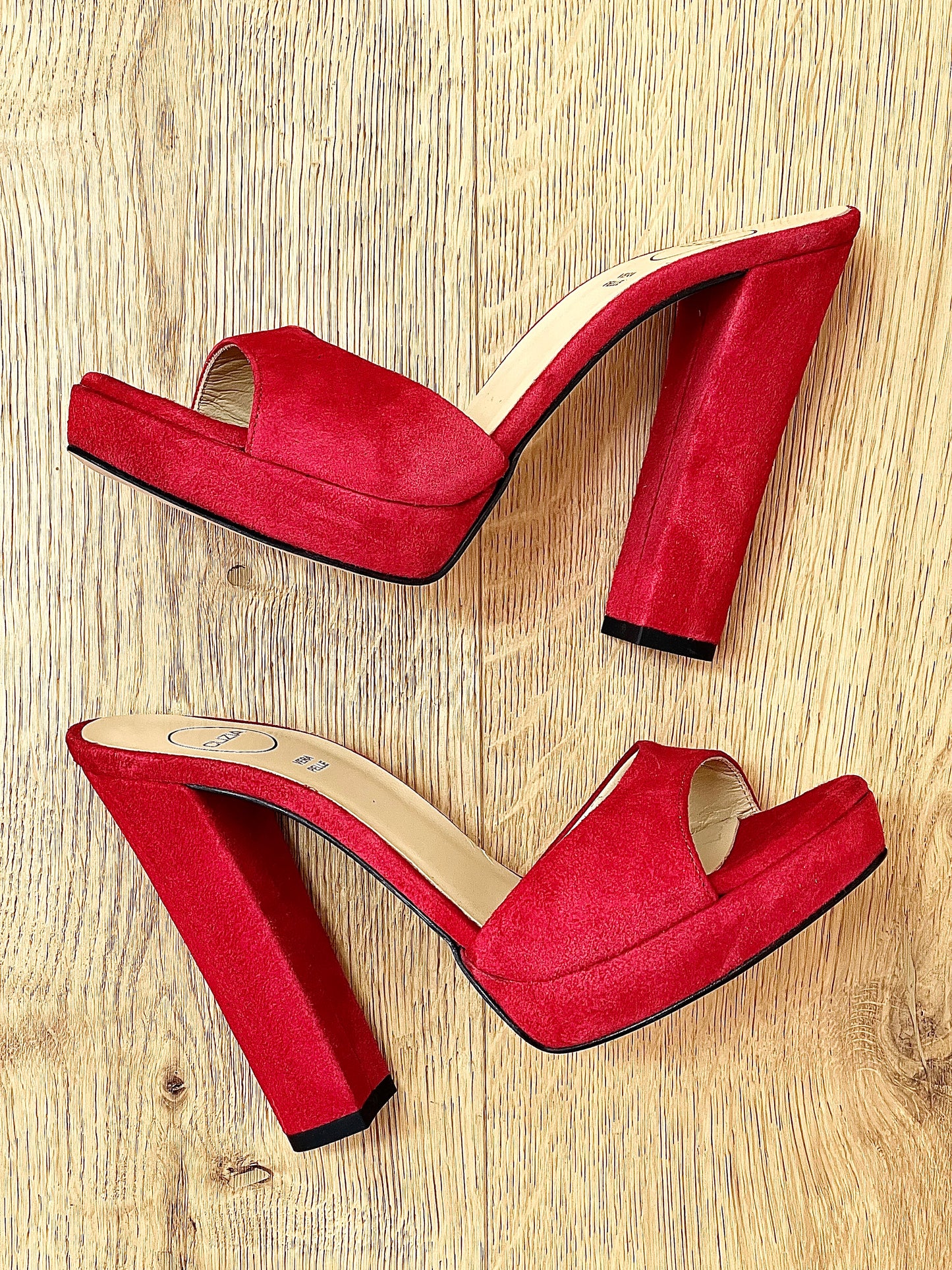 OSCAR RED SUEDE