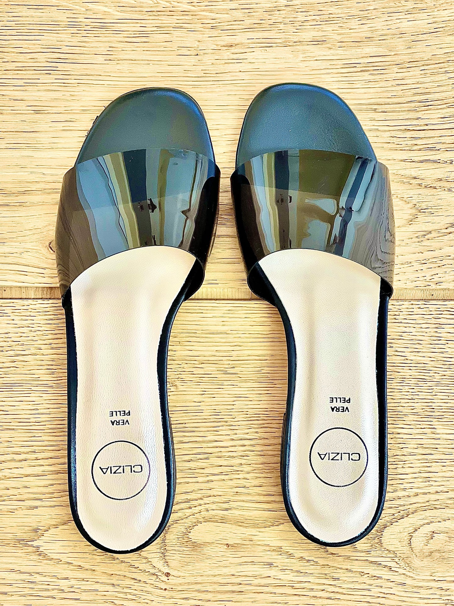 MANHATTAN PVC BLACK