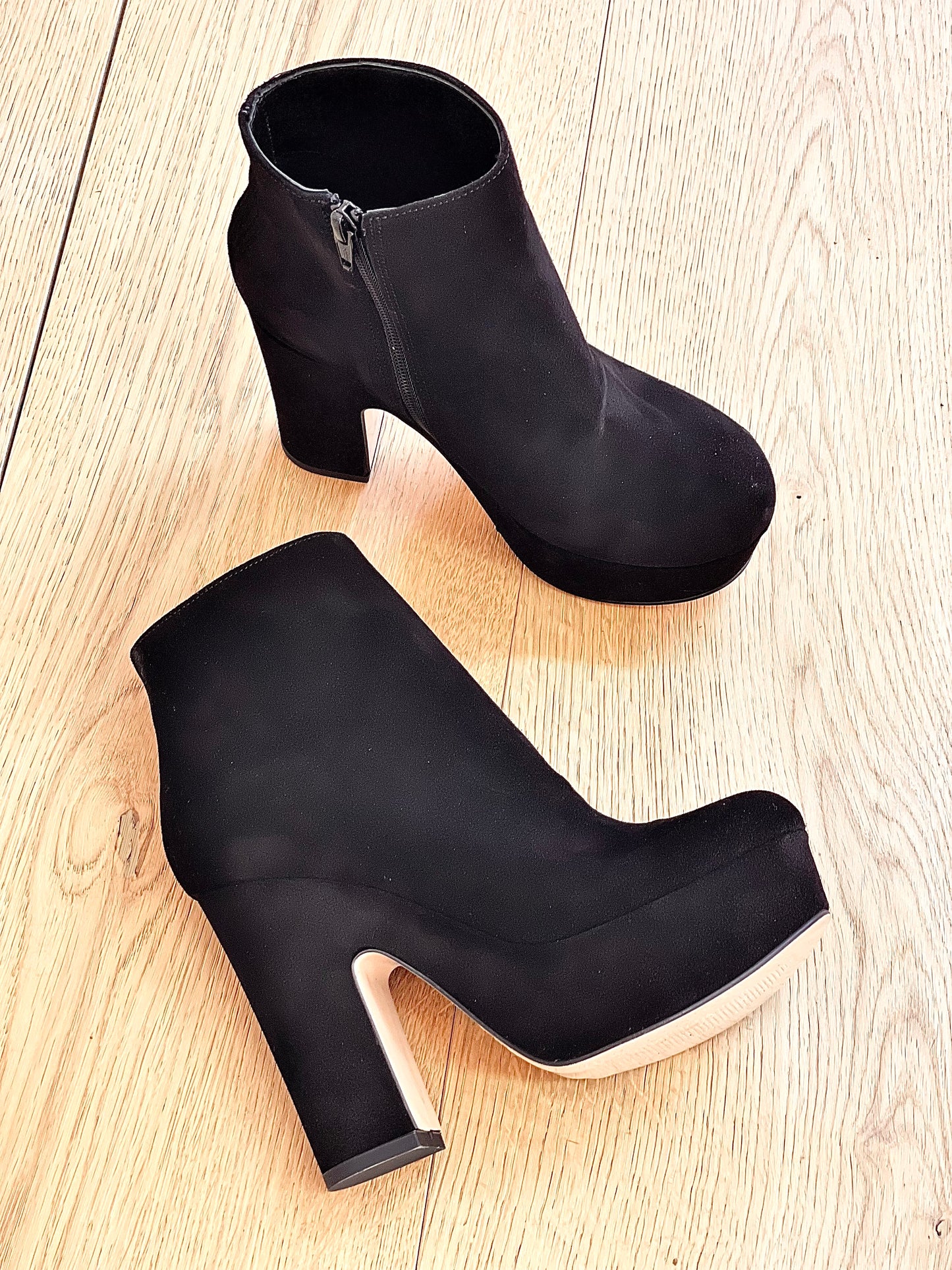 TURAN BLACK SUEDE