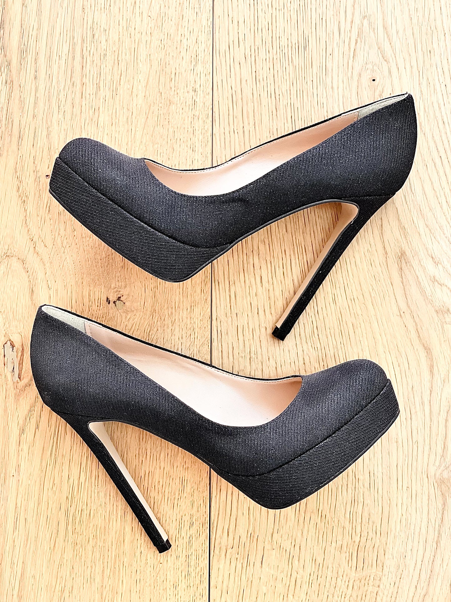 EVEN BLACK GLITTER