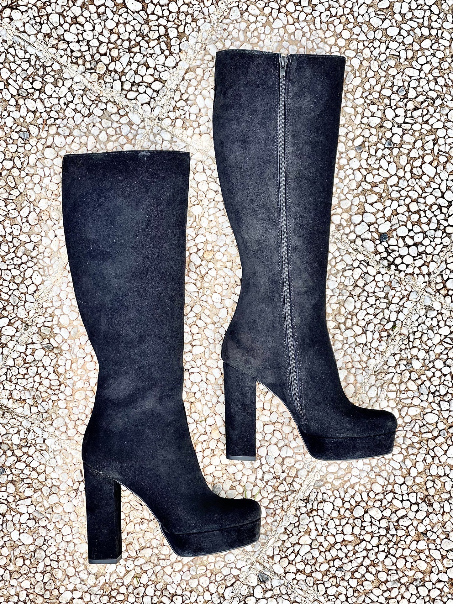 BLACK SUEDE TIBET