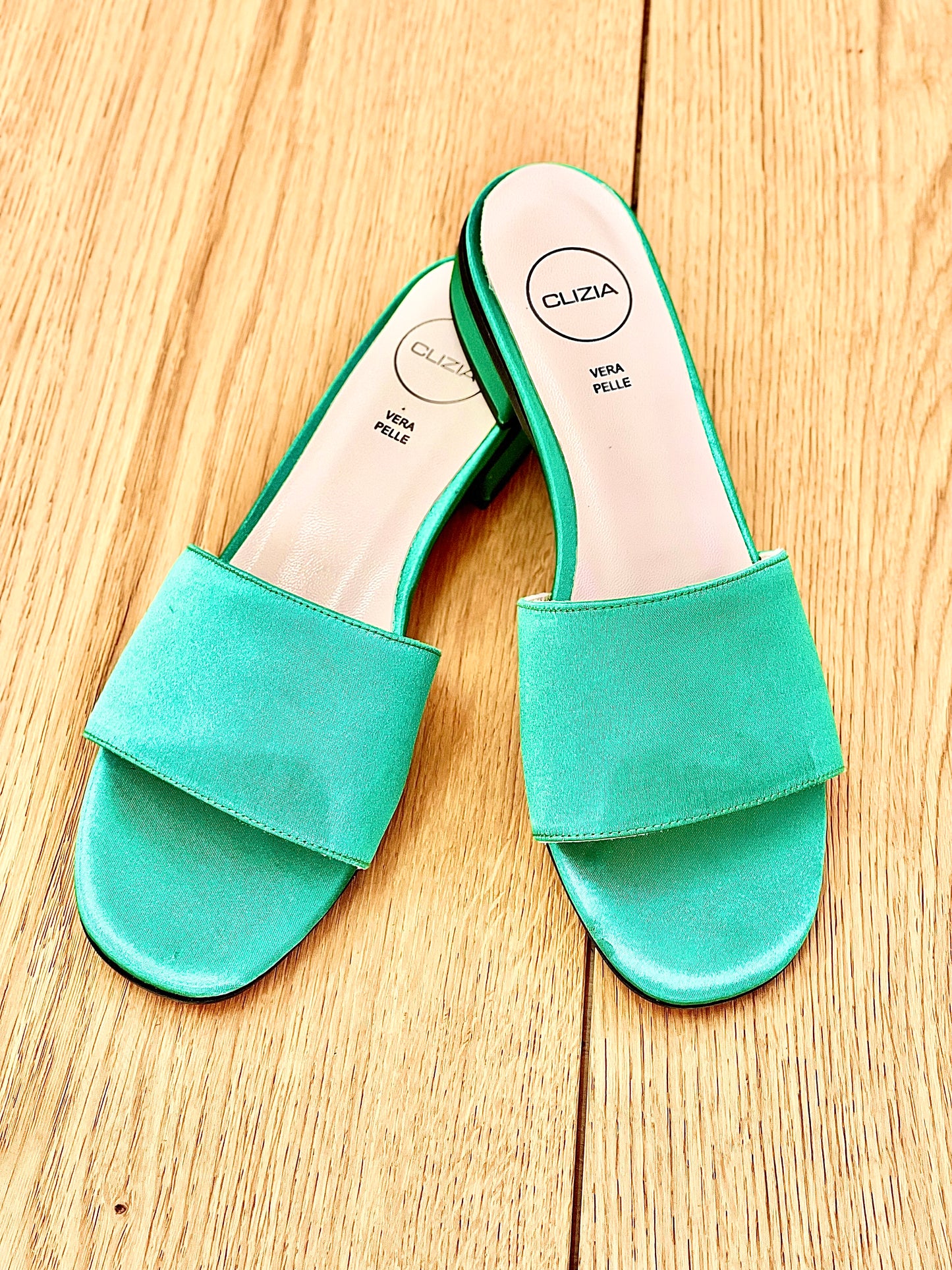 MANHATTAN GREEN SATIN