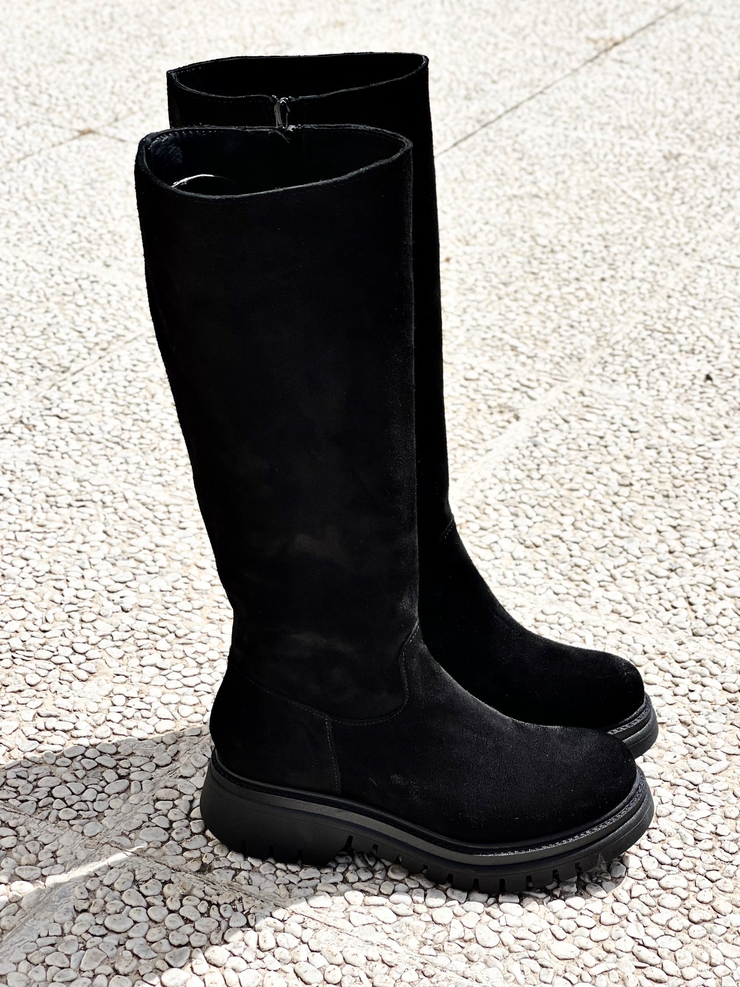 EIGHT BLACK SUEDE