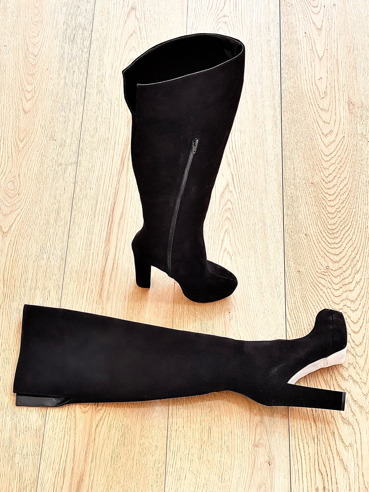 KRISTEN BLACK SUEDE