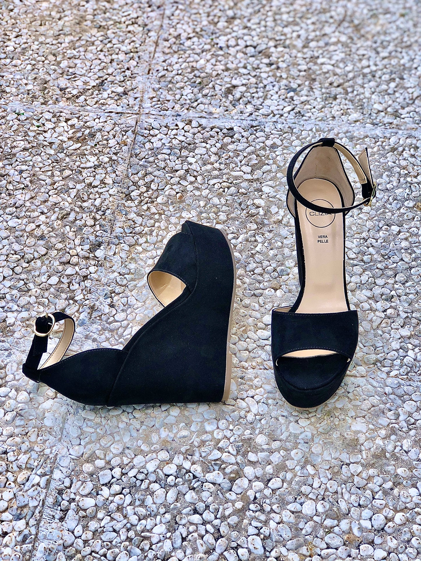 MOMA BLACK SUEDE