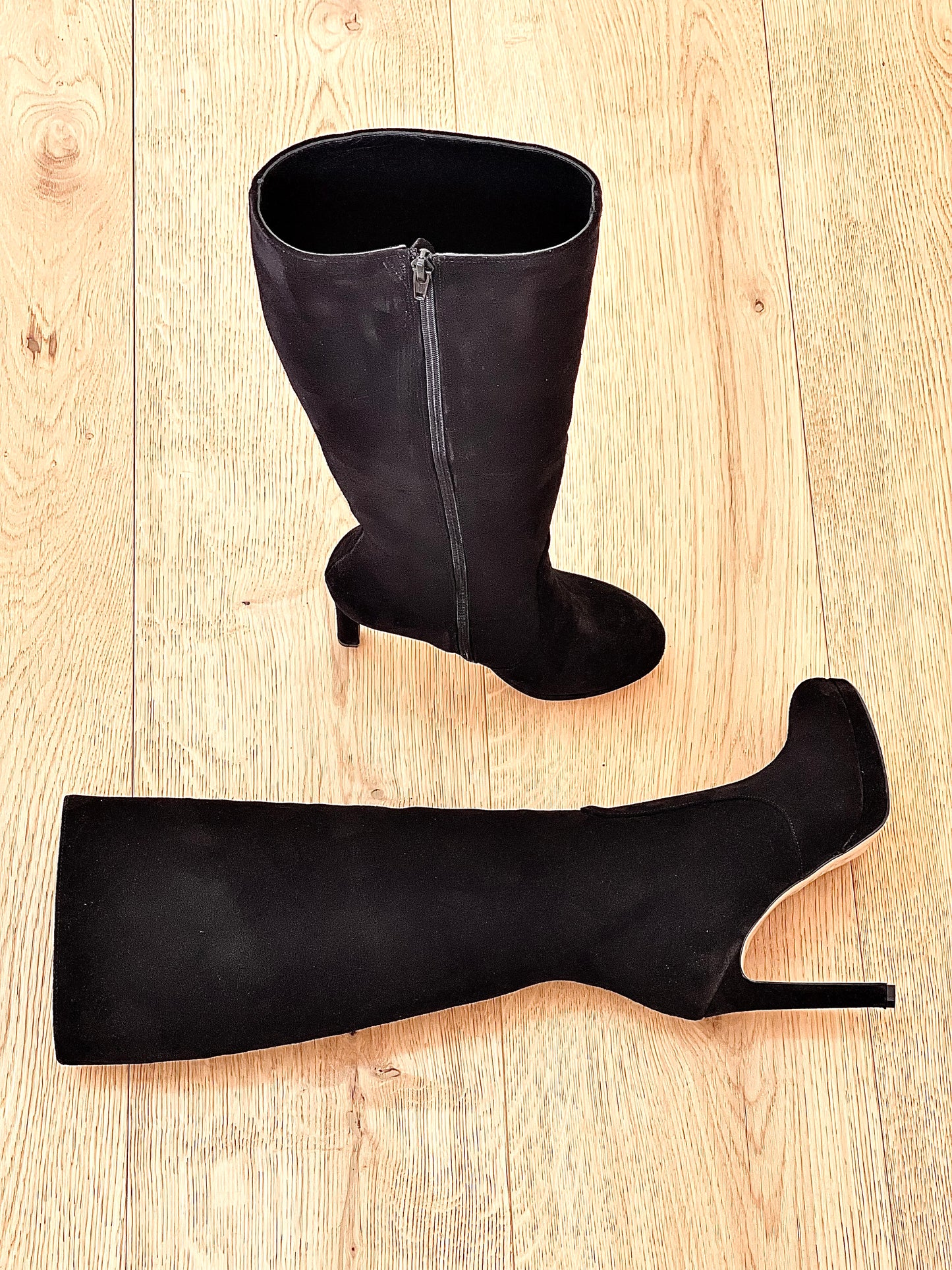 BLACK SUEDE PRAGUE