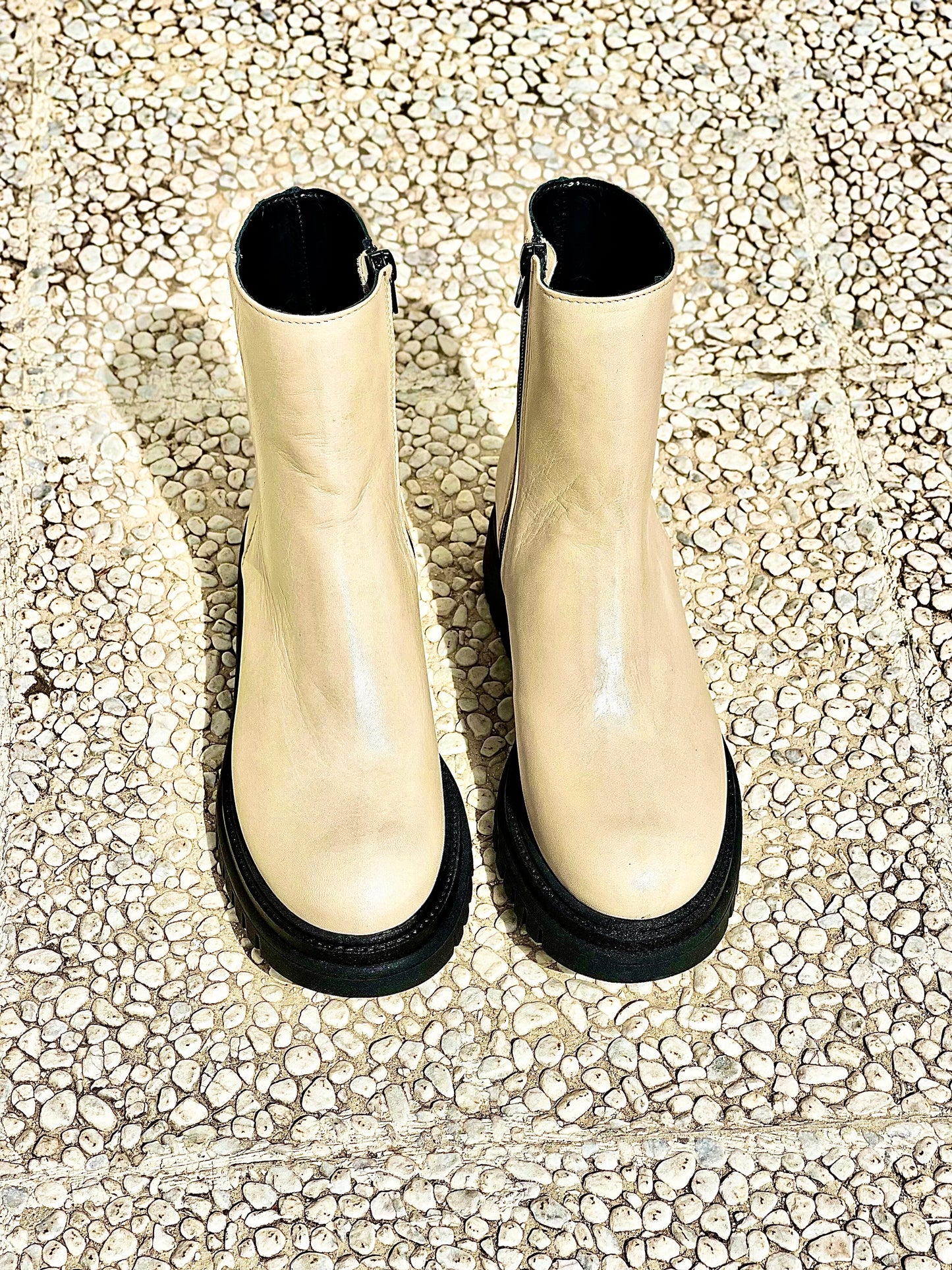 MAX BEIGE