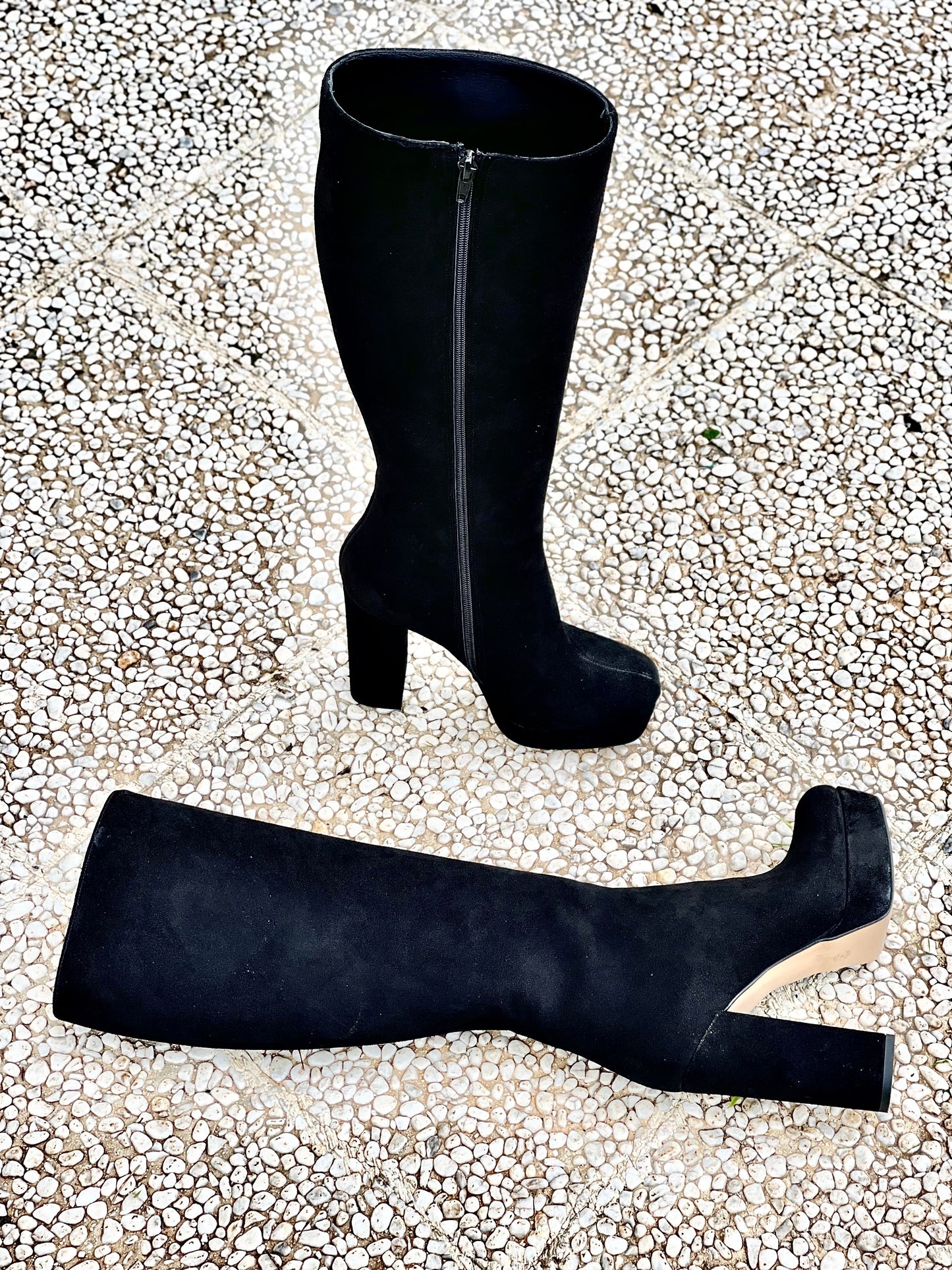 BLACK SUEDE TIBET