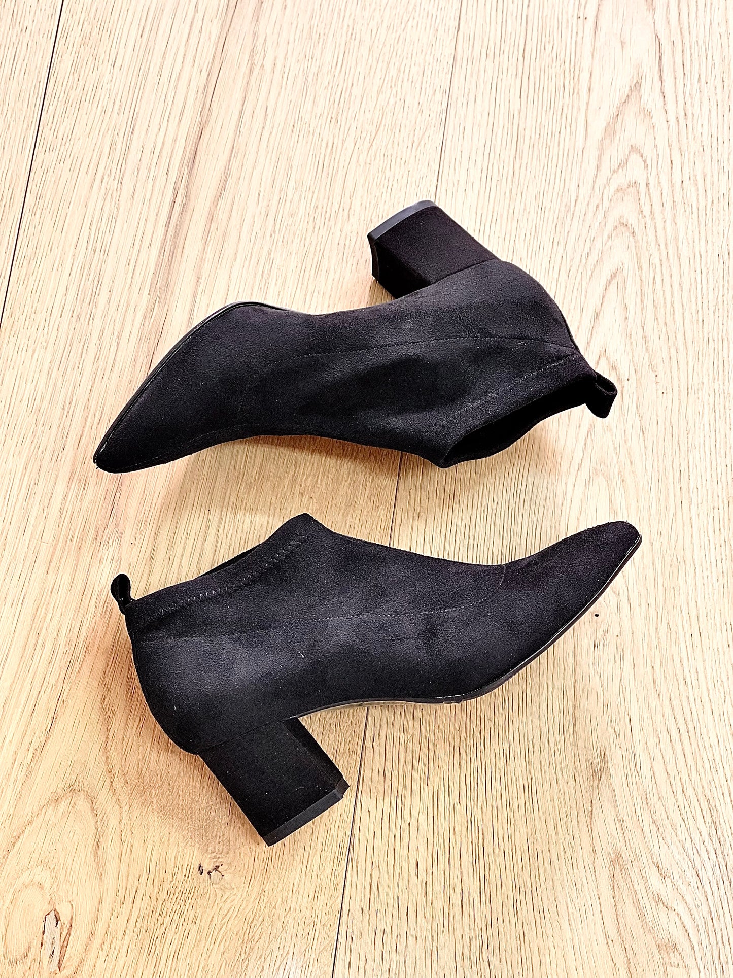 DEVA BLACK SUEDE