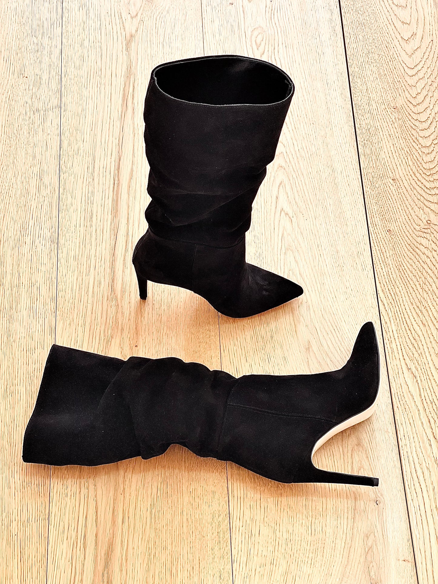 BLACK SUEDE ARZU