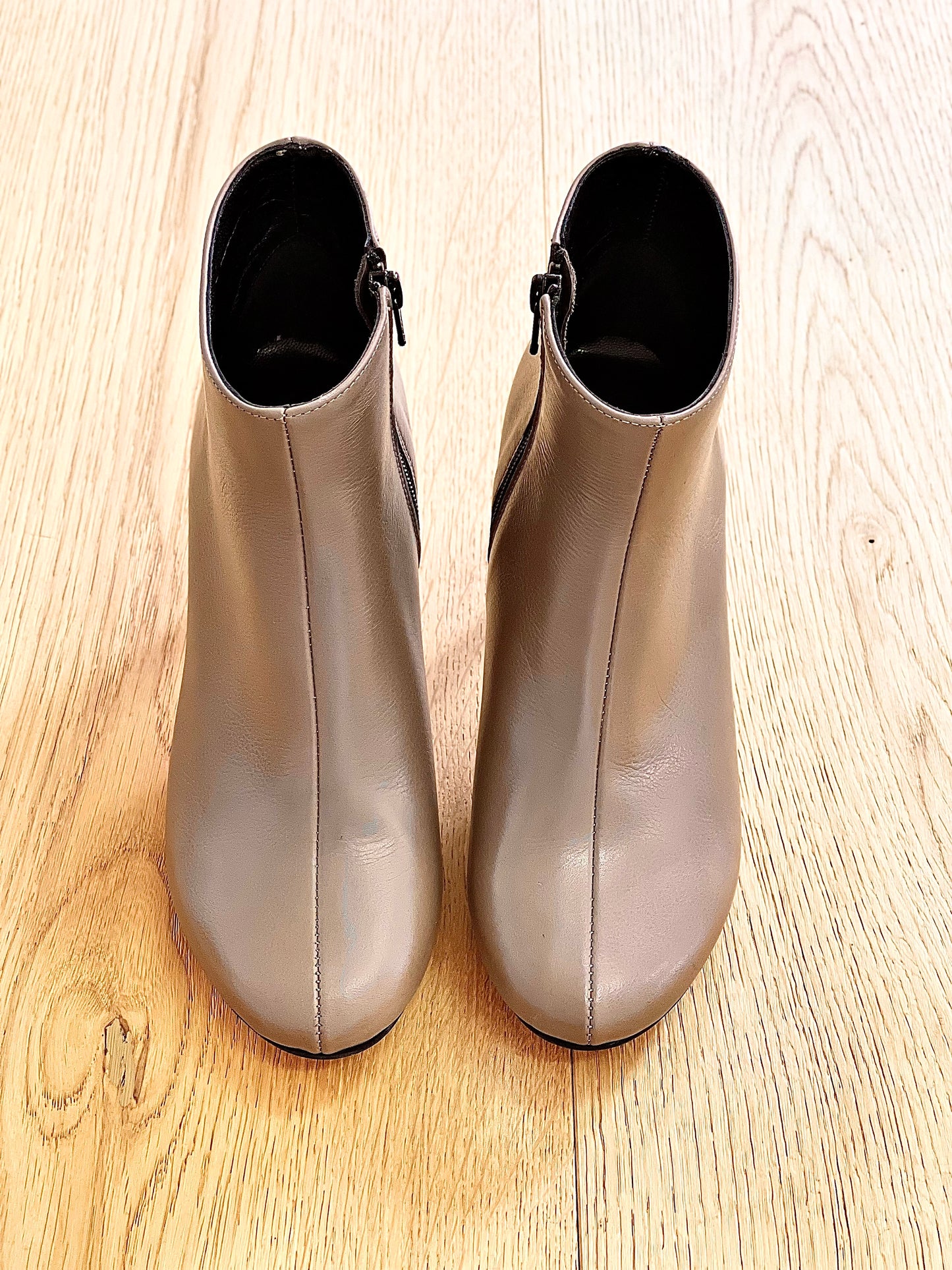 HEDO TAUPE LEATHER
