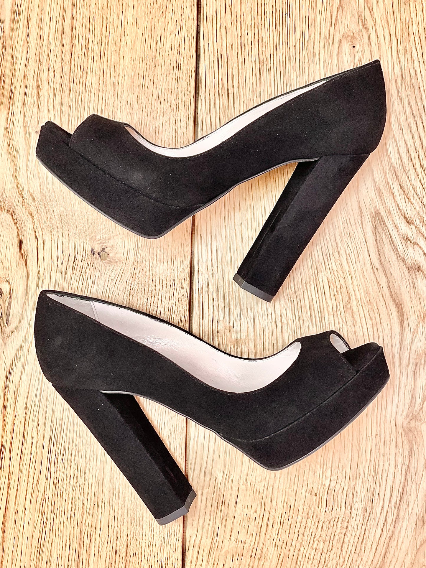 BETA BLACK SUEDE