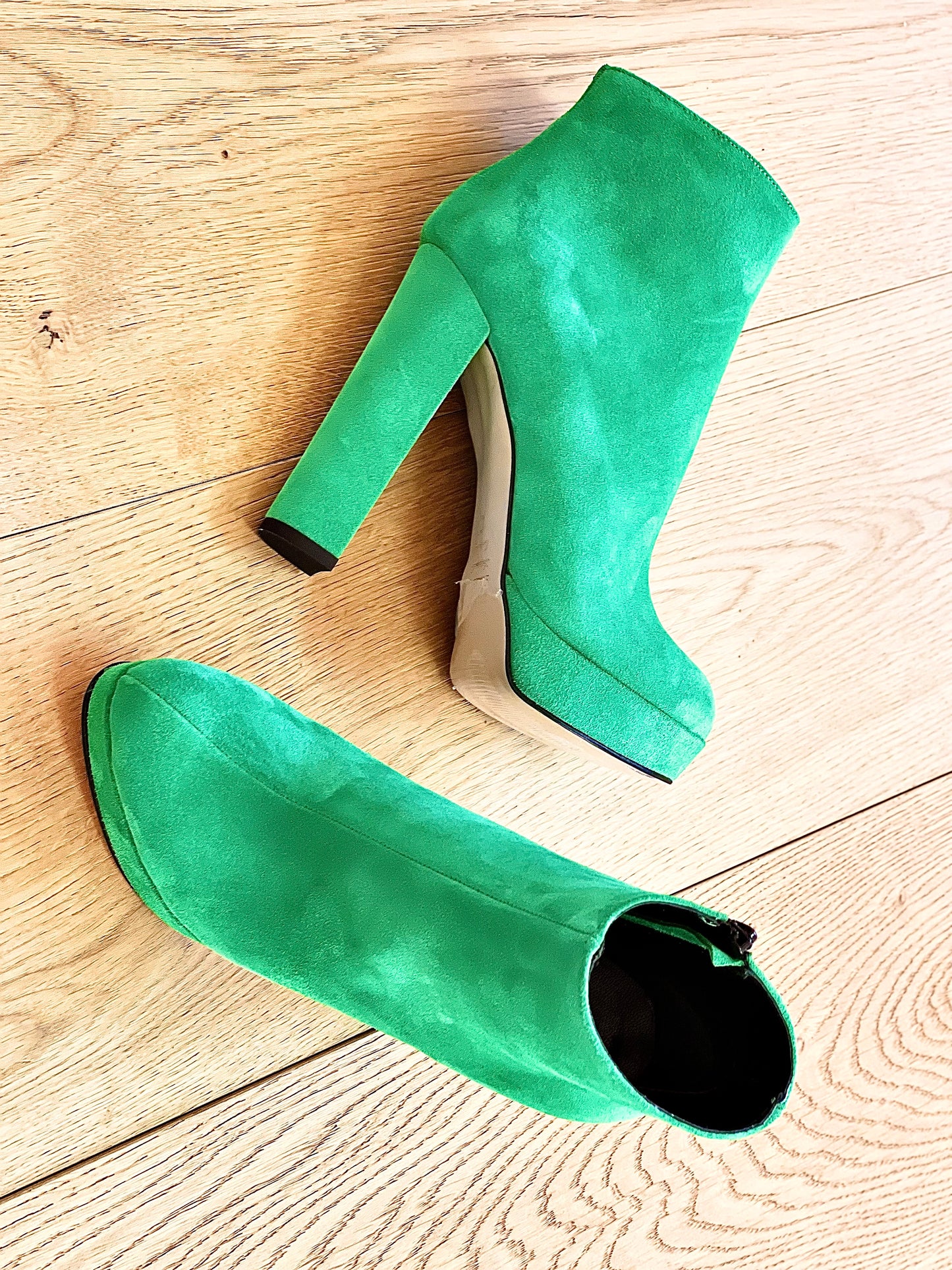 GREEN SUEDE BOB