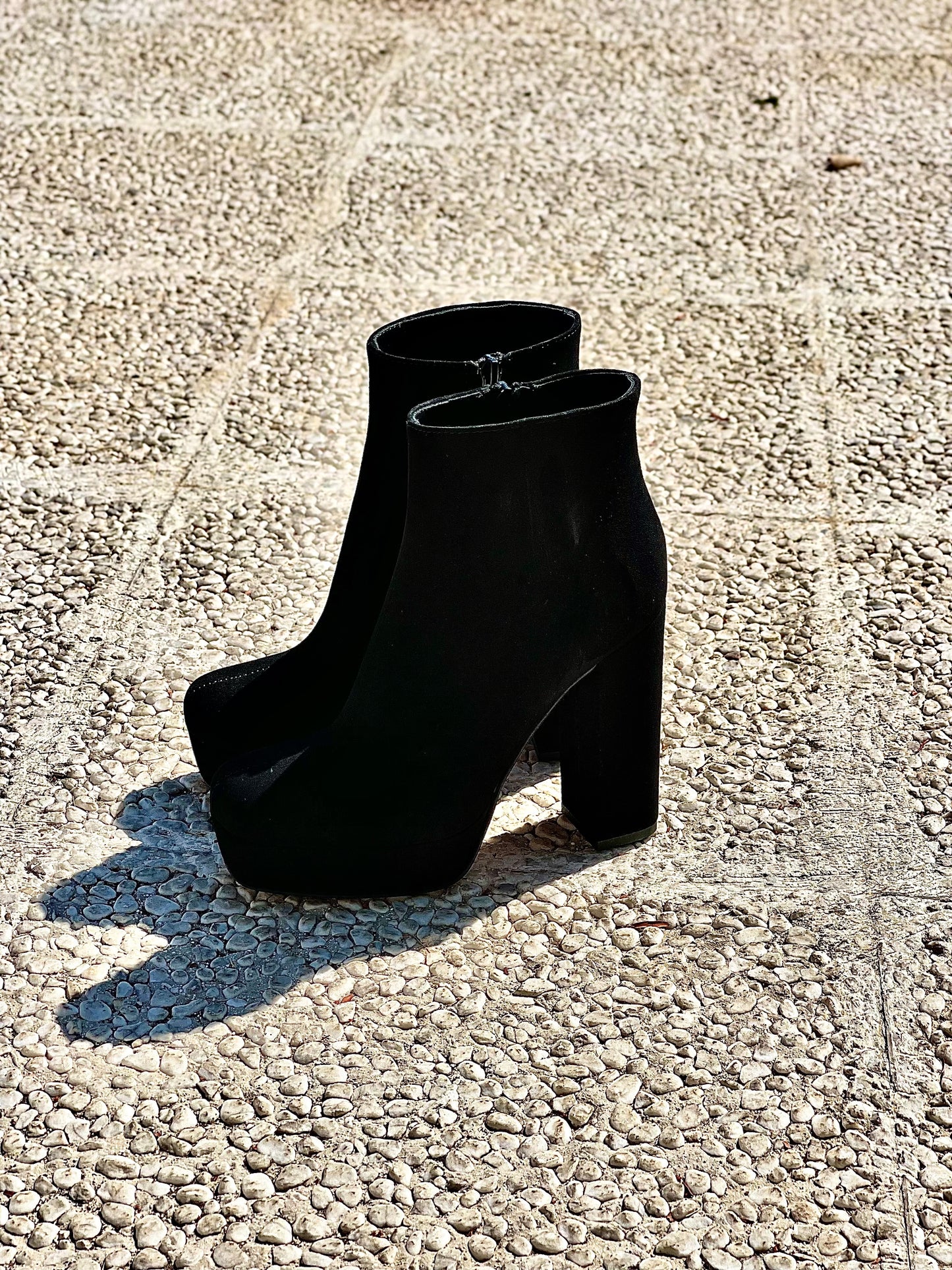 DETROIT BLACK SUEDE