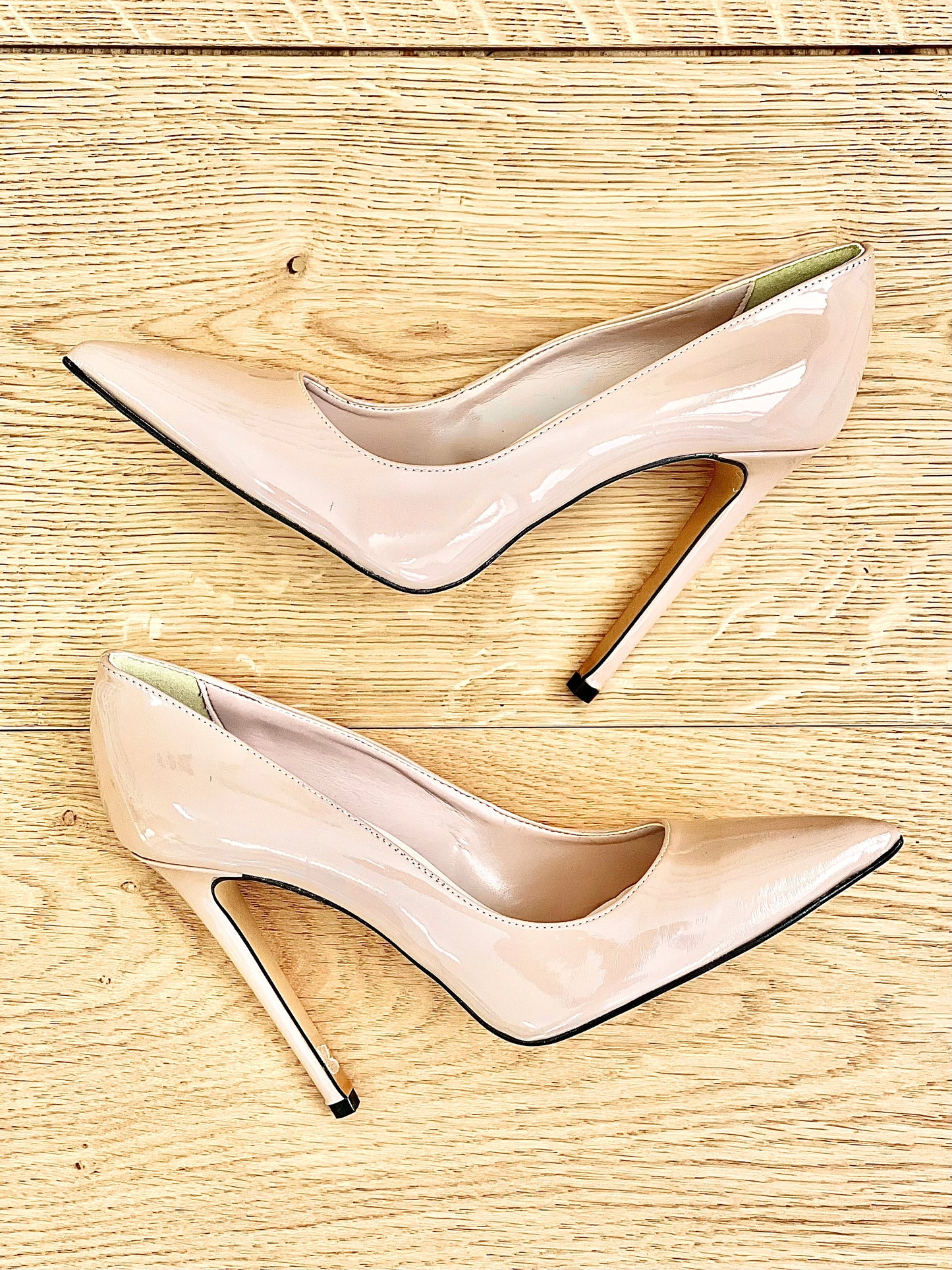 NUDE PATENT LEATHER