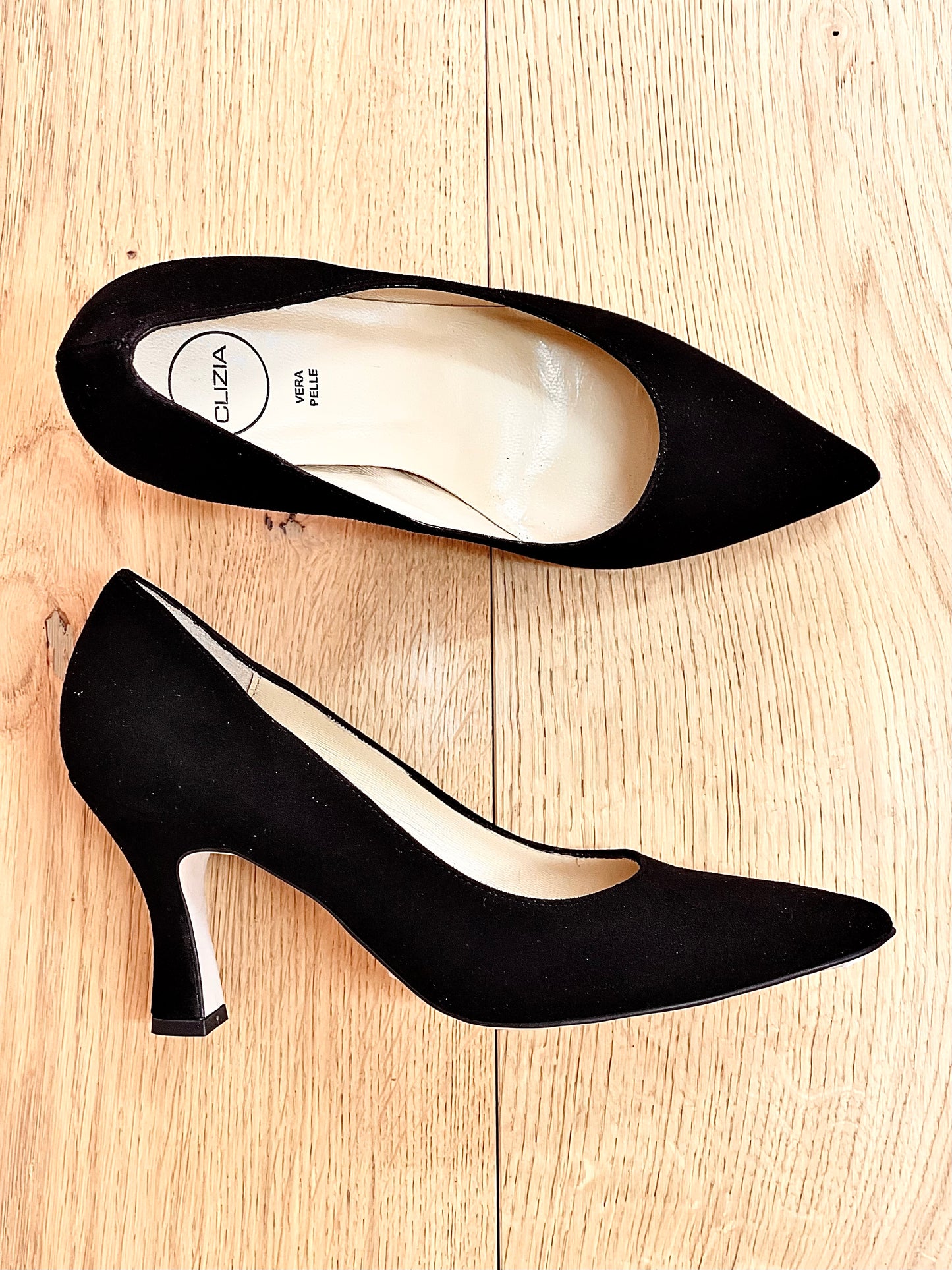 BLACK SUEDE JOAN