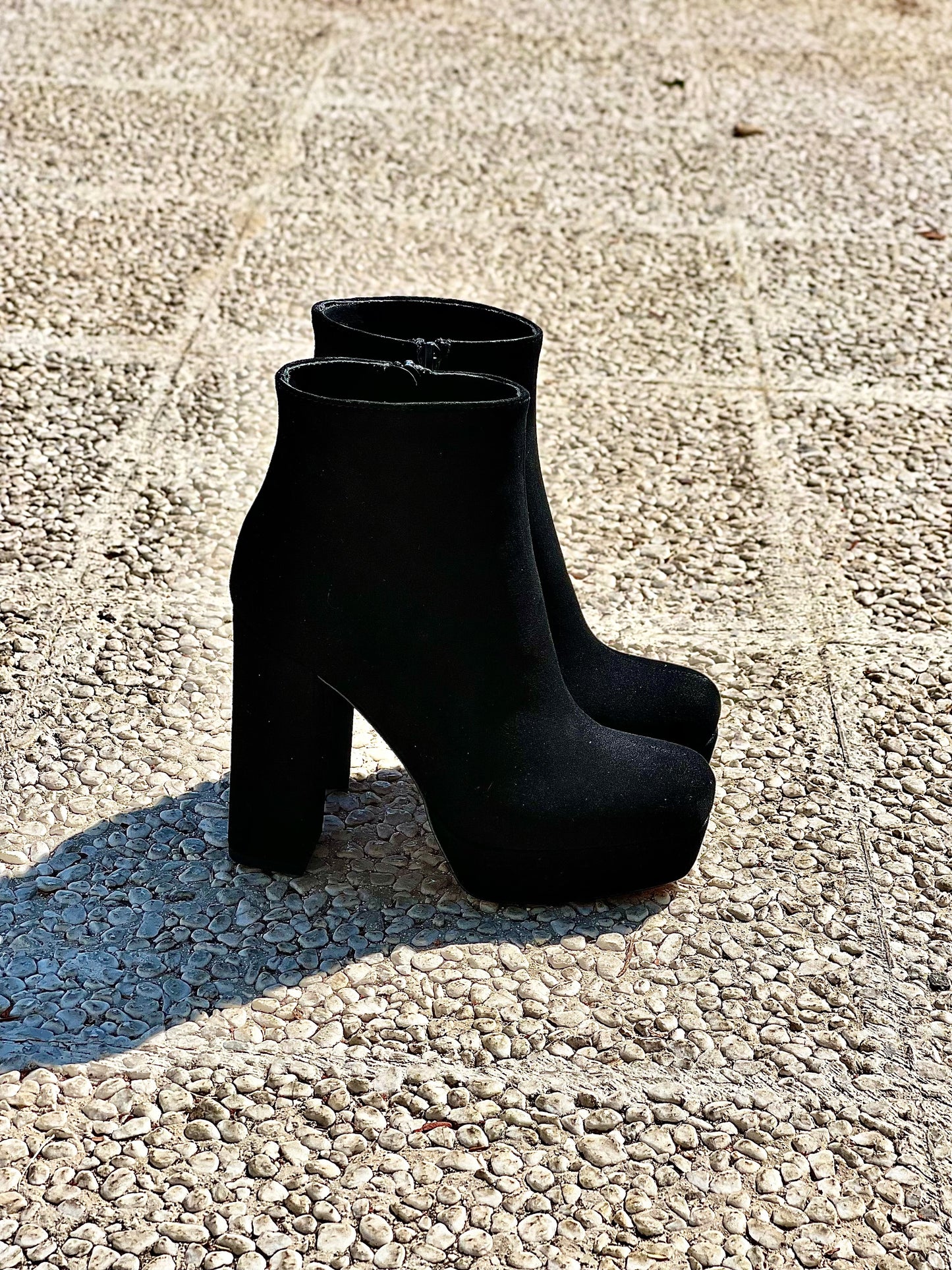 DETROIT BLACK SUEDE