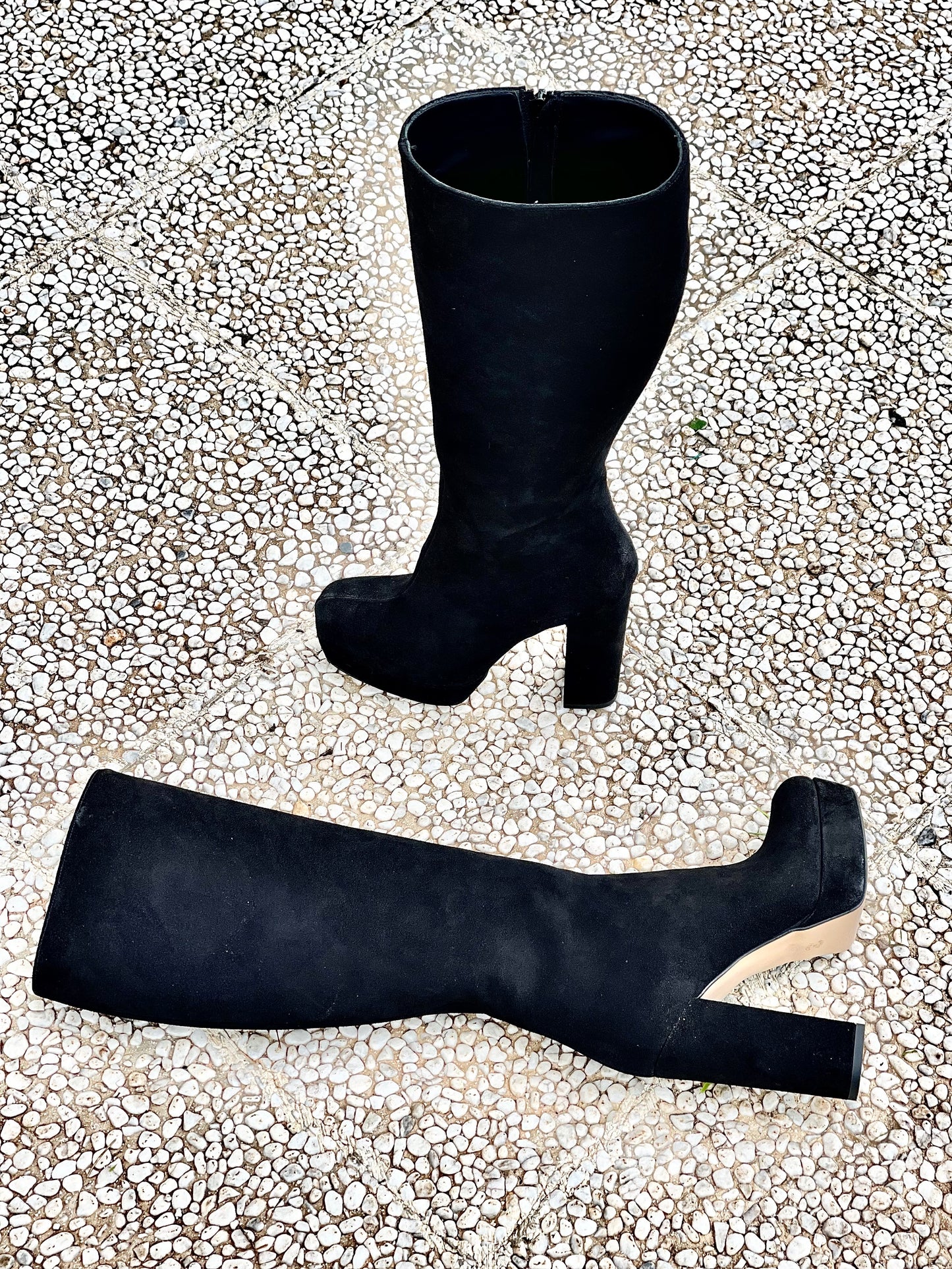 BLACK SUEDE TIBET
