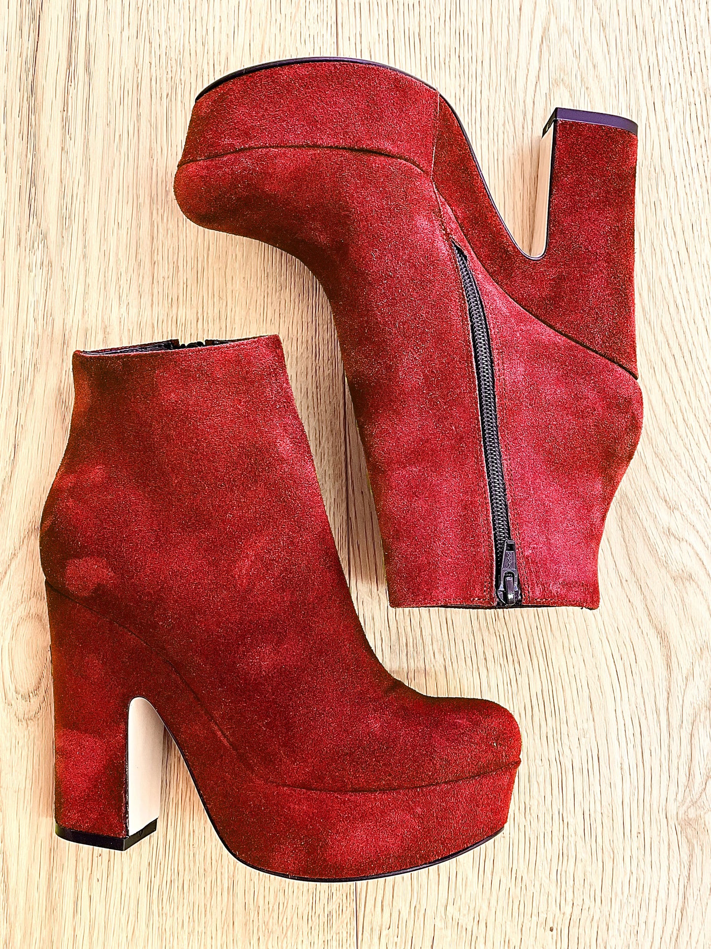 TURAN RED SUEDE