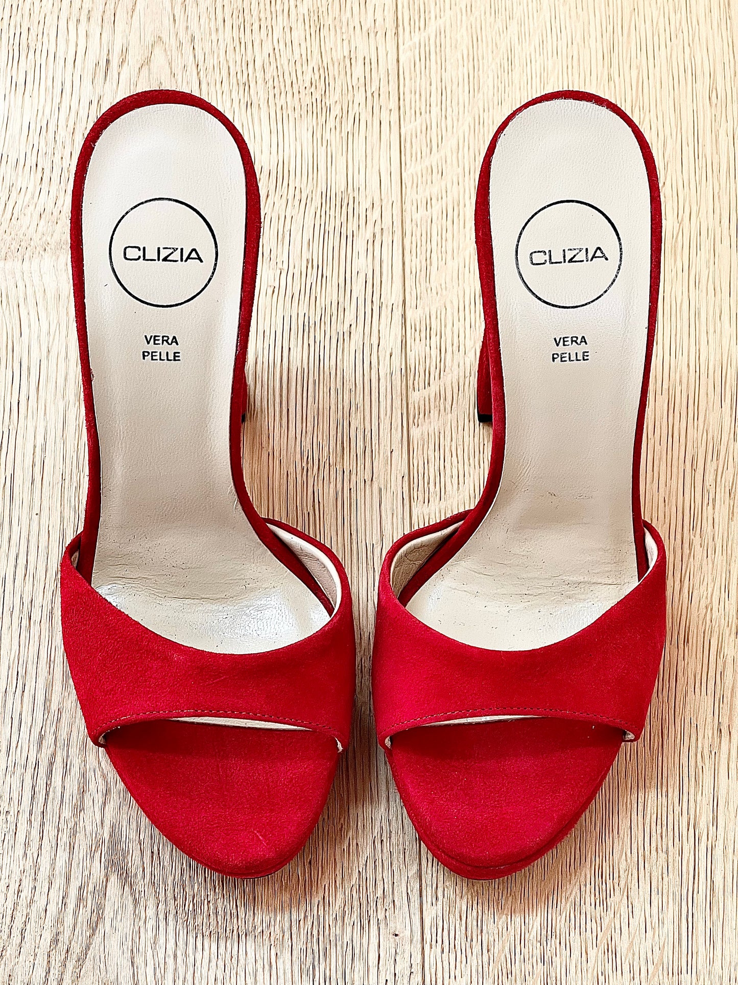 OSCAR RED SUEDE