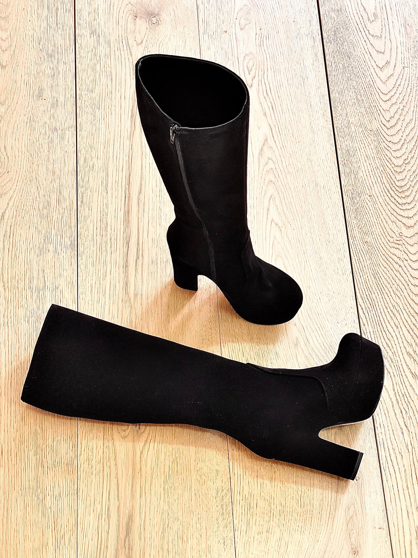 HIMALAYA BLACK SUEDE