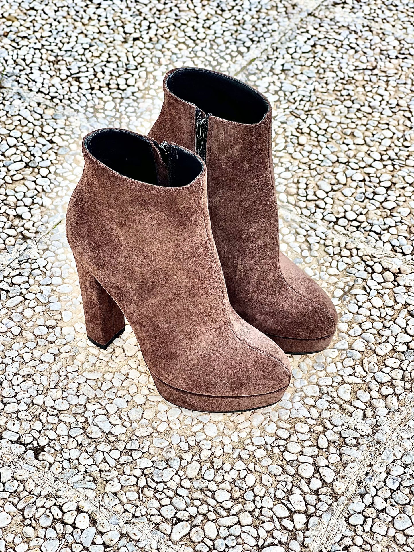 BROWN SUEDE BOB