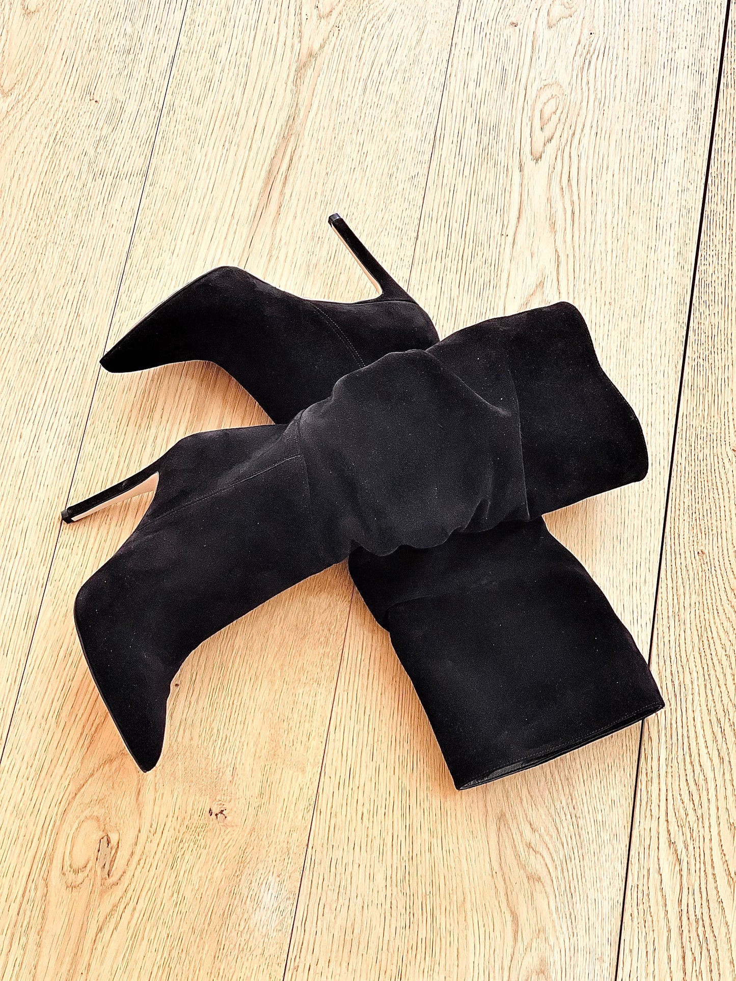 BLACK SUEDE ARZU