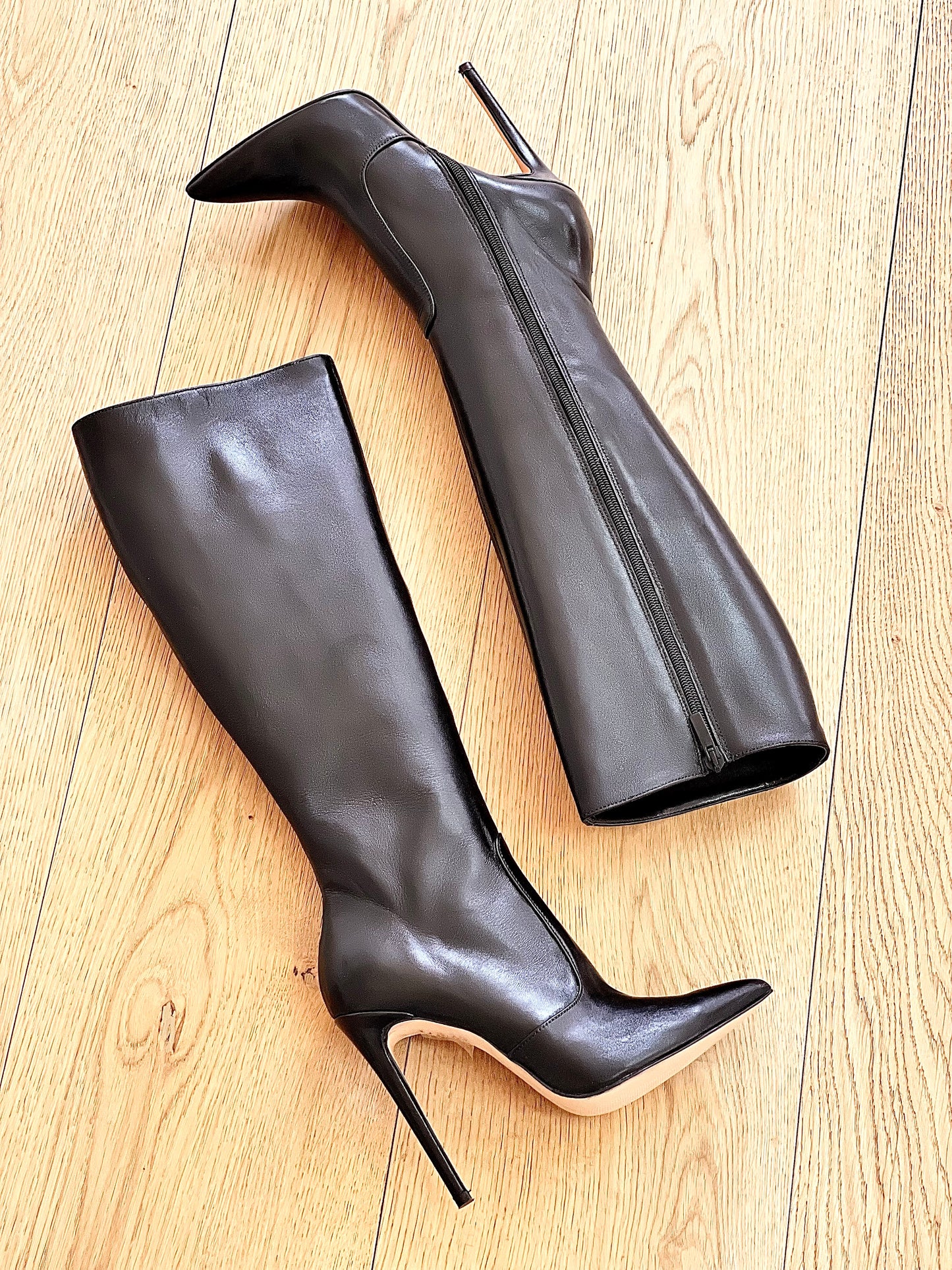 GREGOR LEATHER BLACK