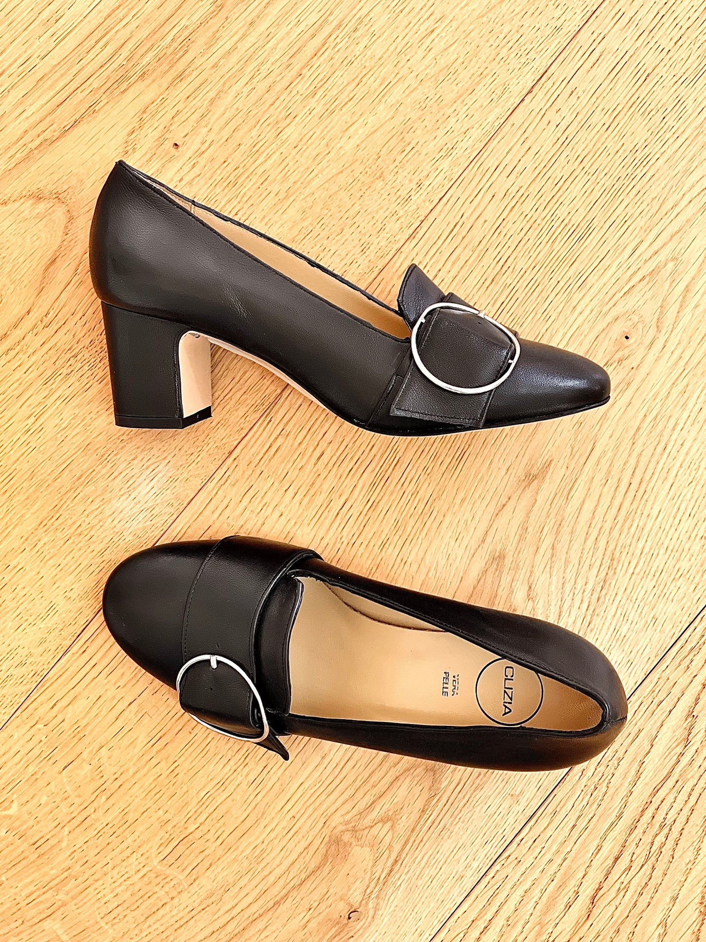BLACK LEATHER PRUE