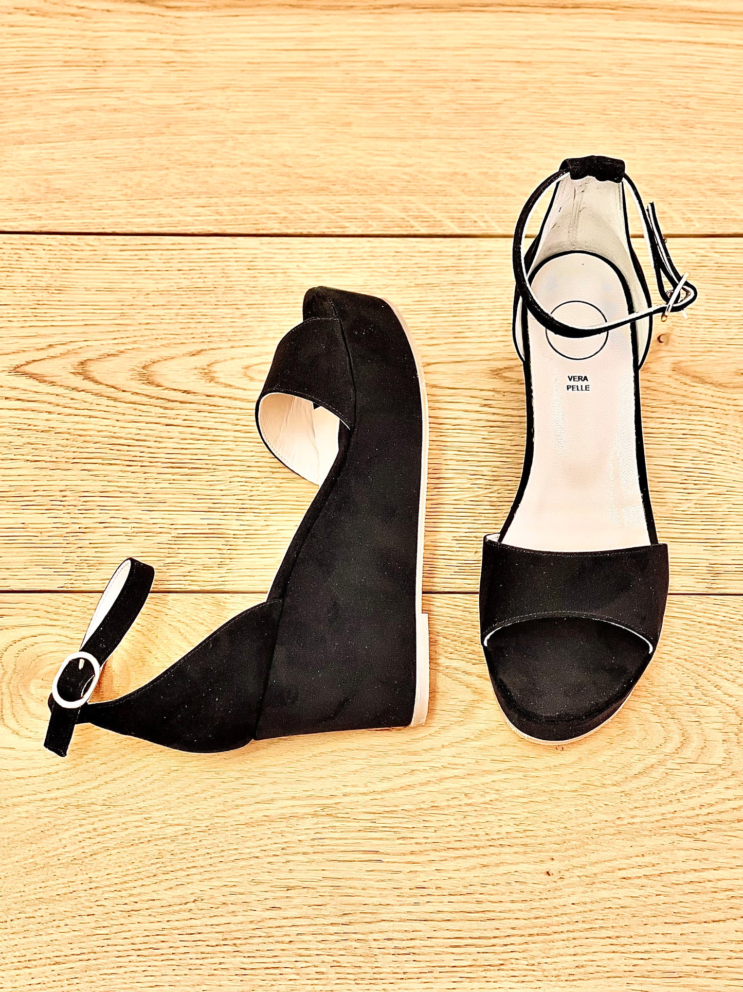 BLACK SUEDE PIER