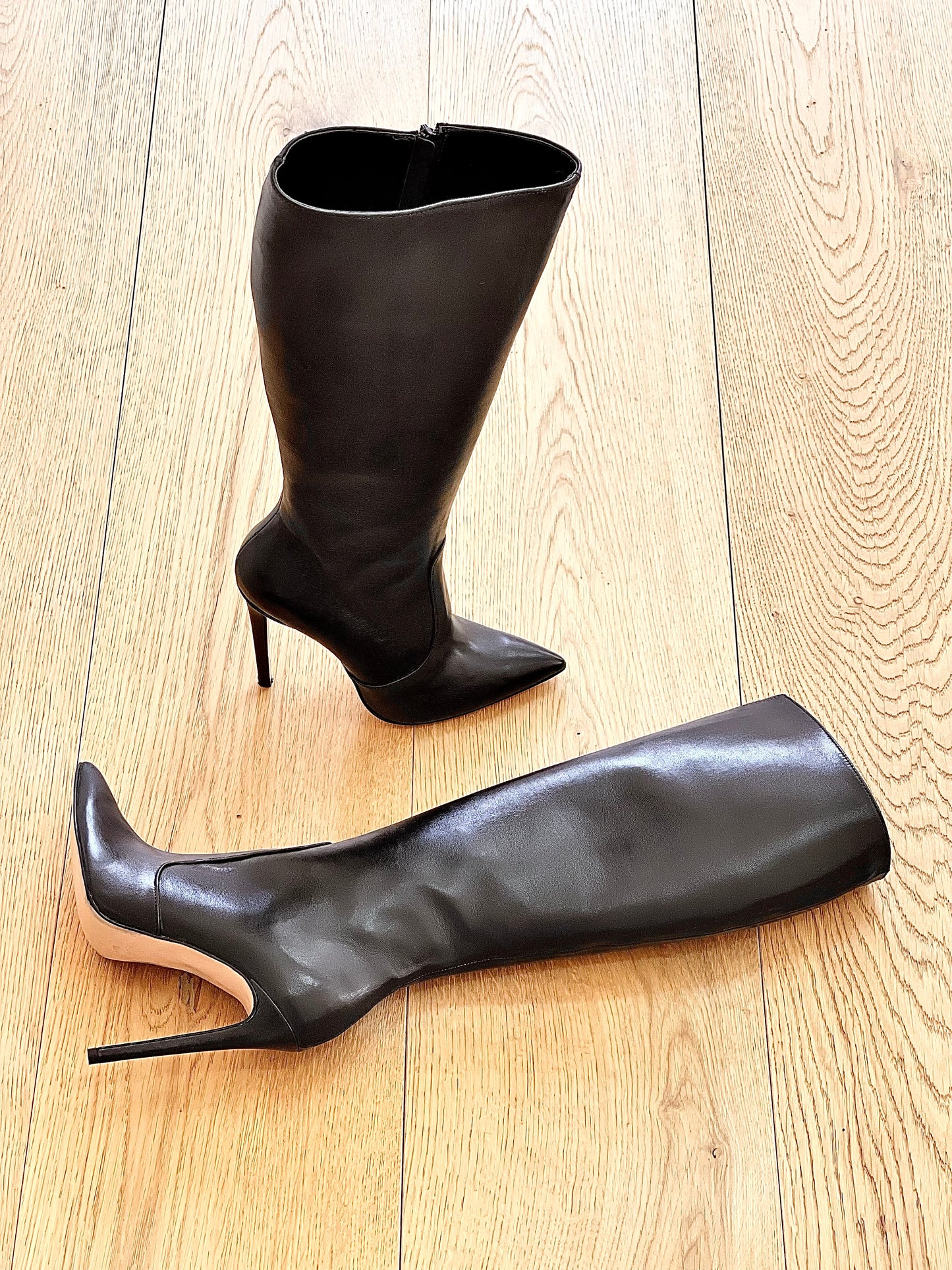 GREGOR LEATHER BLACK